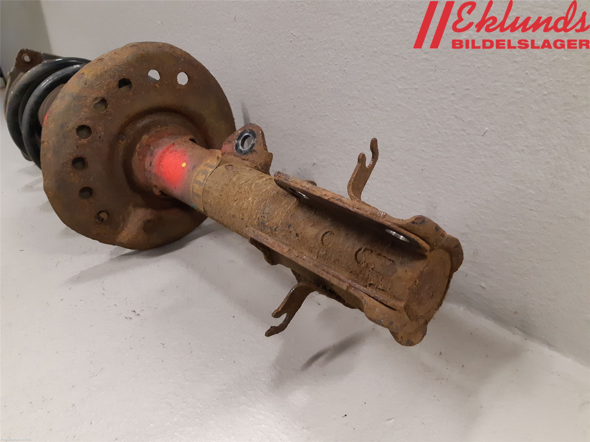 Nissan JUKE 14-19 Fjäderben Fram Vänster