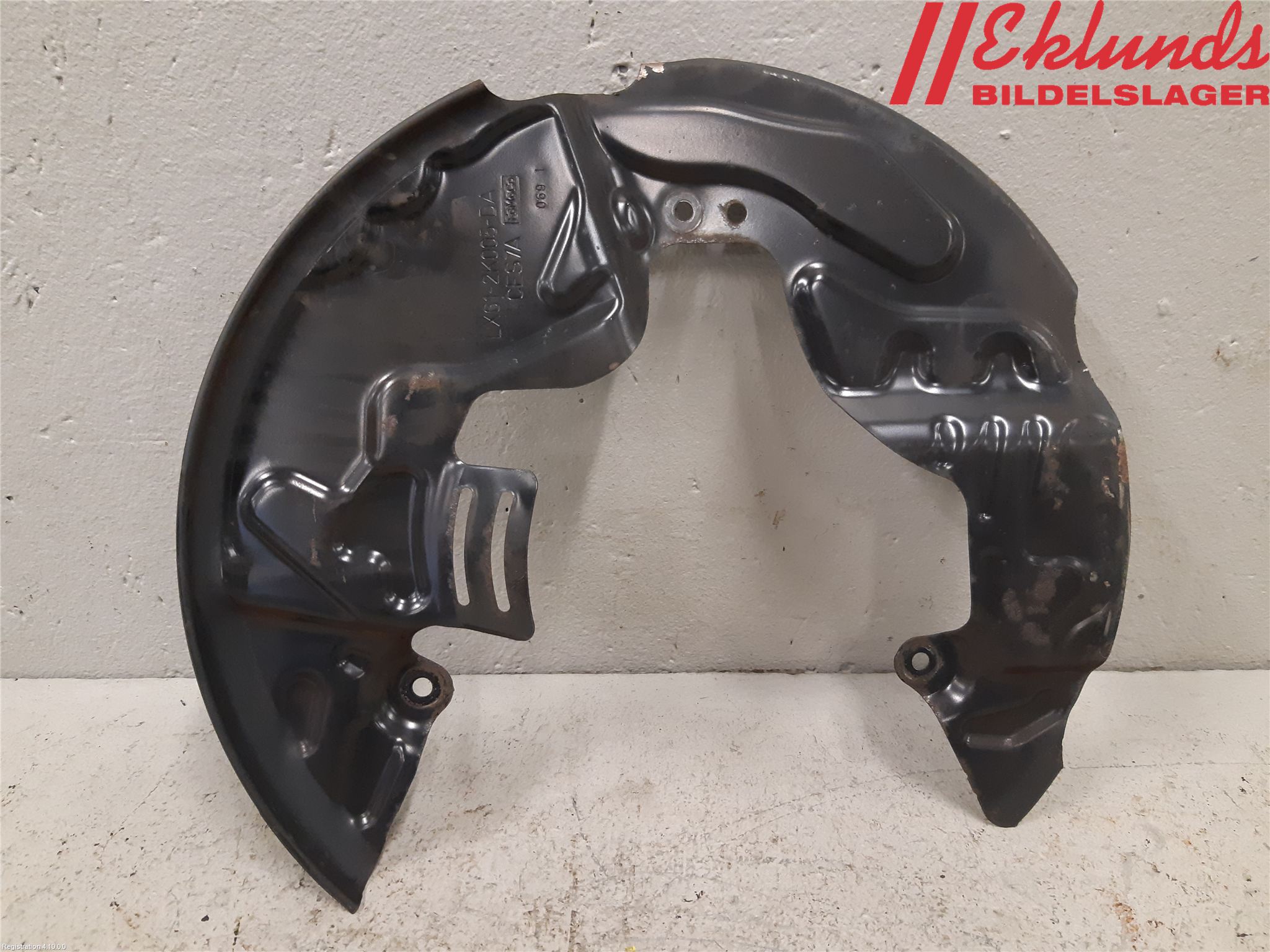 Ford FOCUS 19- Bromssköld Fram