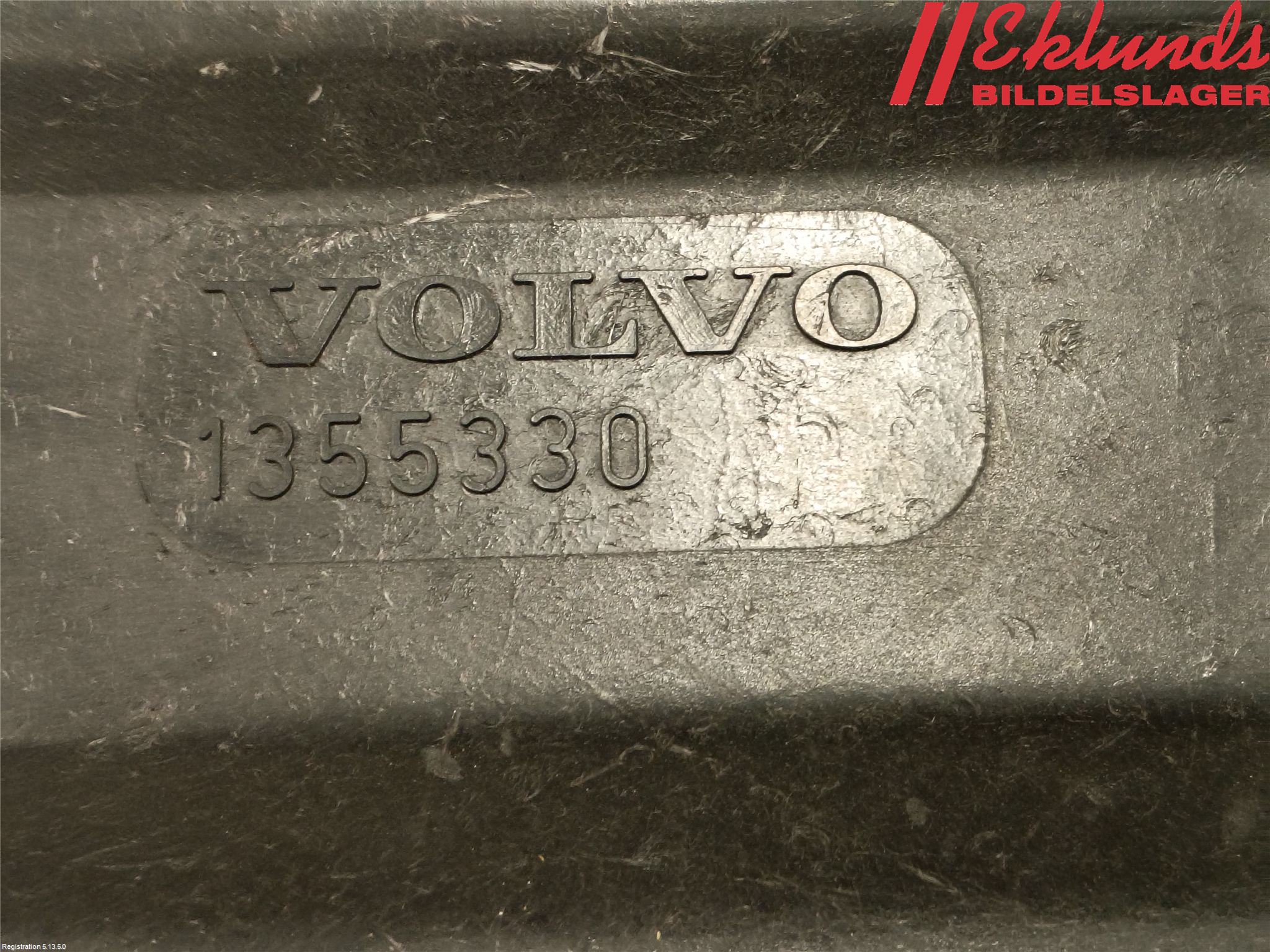 Volvo 940 91-98 Front Huvlåsplåt-Balk