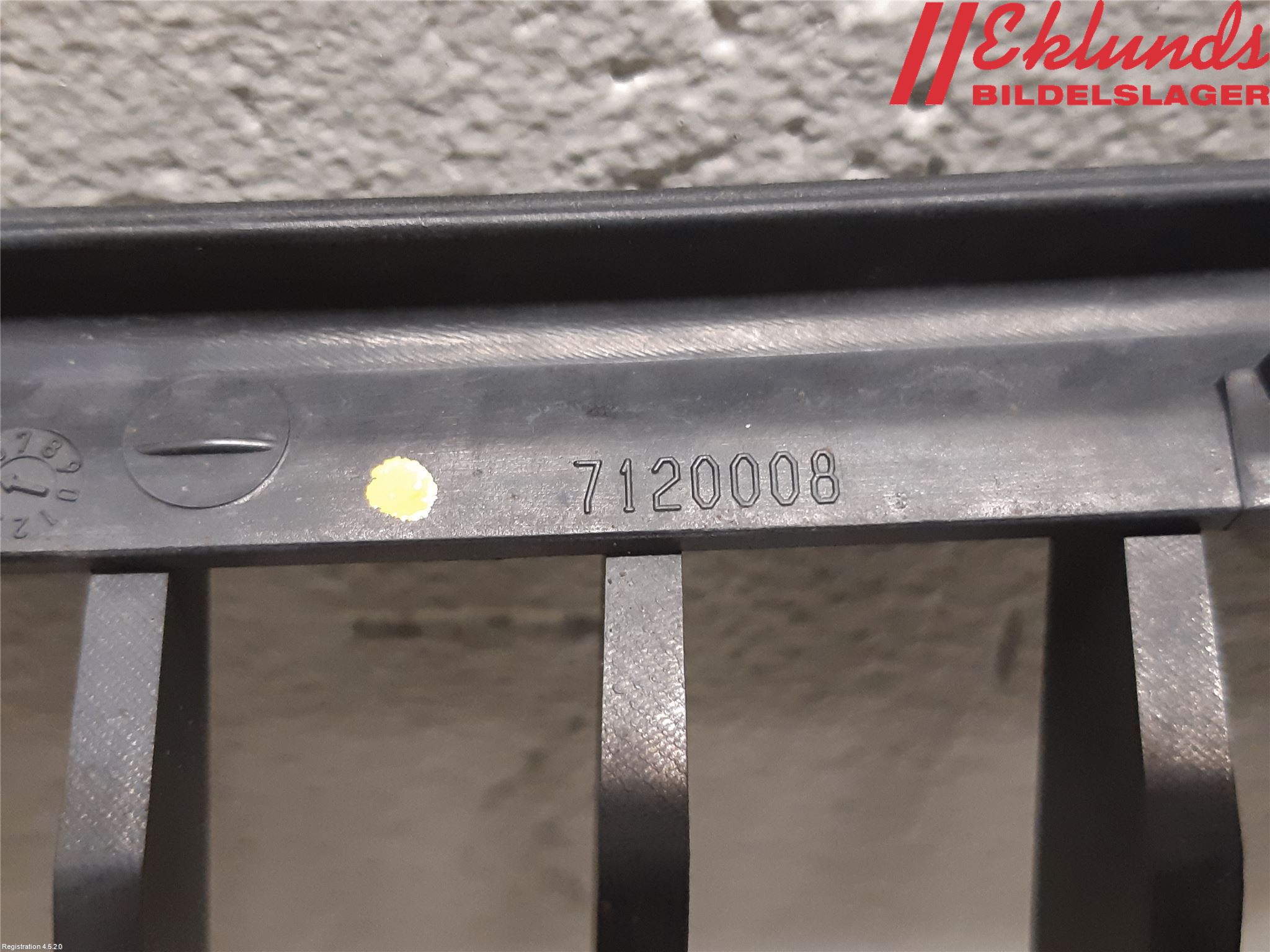 BMW 3 E90/91 SED/TOU 05-12 Grilldel Höger