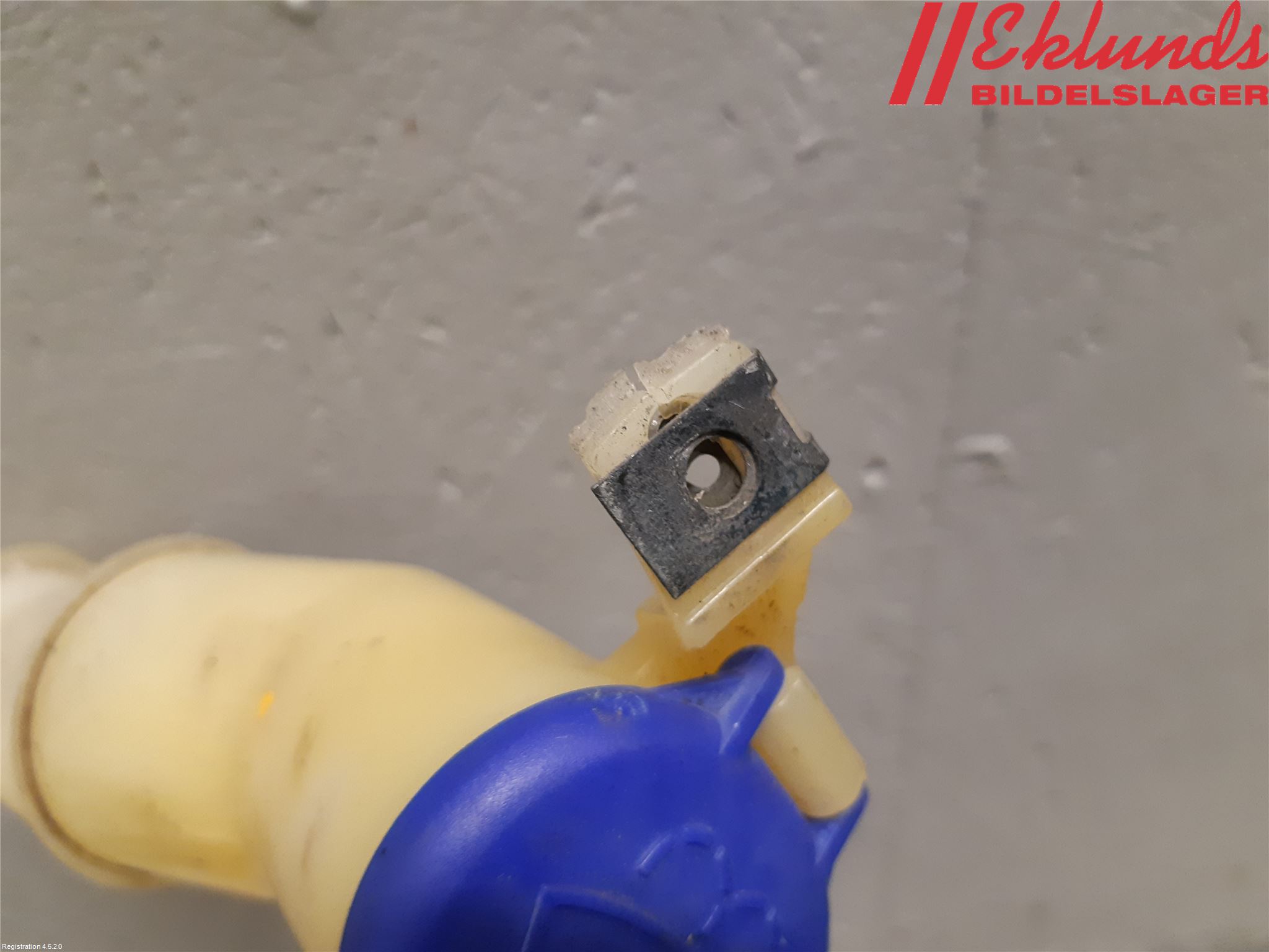 Volvo V70 05-08 Spolartank Påfyllningsrör