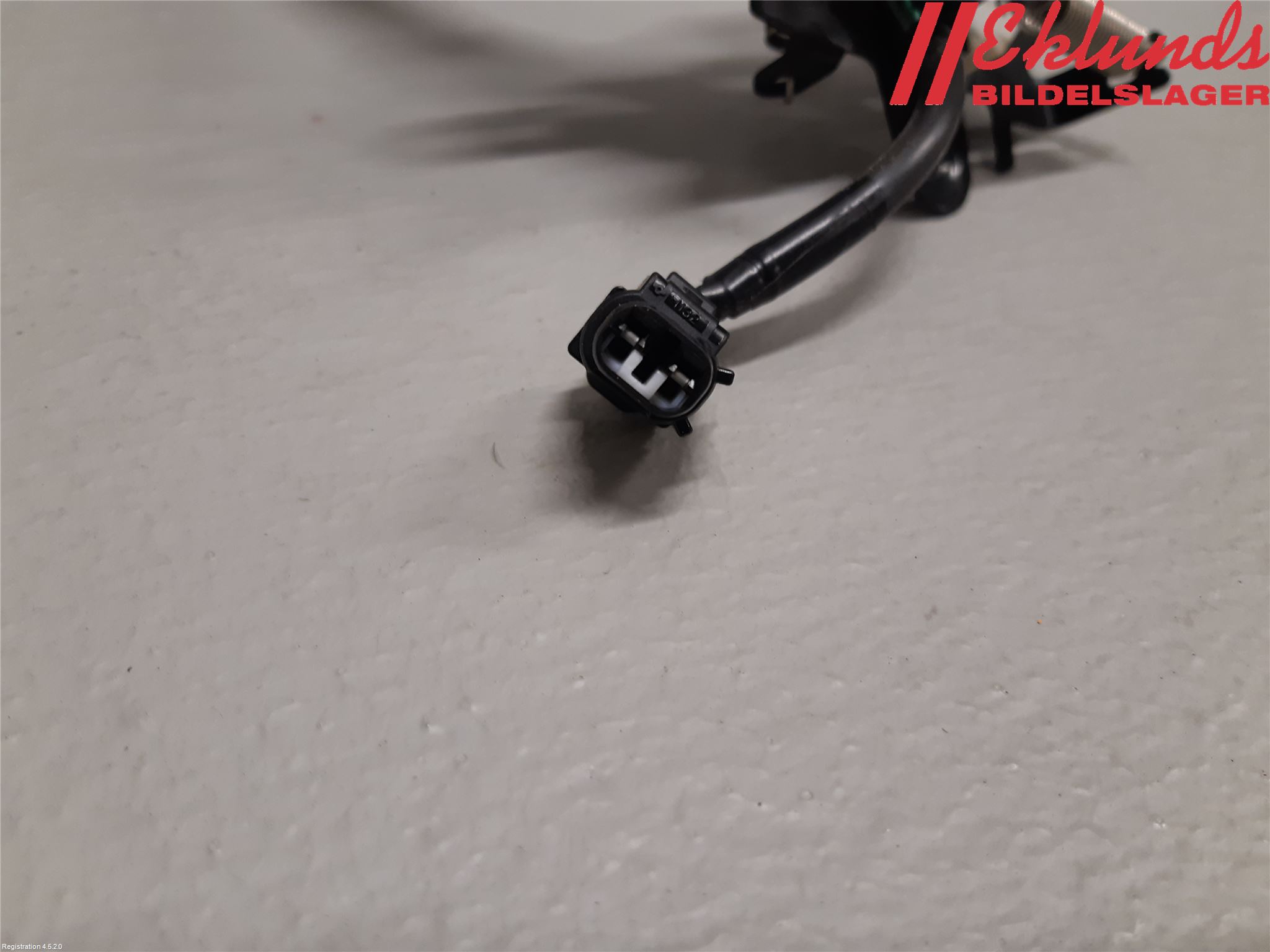 Toyota RAV4 19- Huvlås