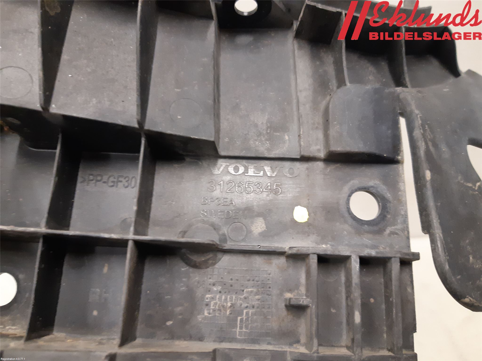 Volvo V70 08-13 Stötfångarfäste Fram Hö