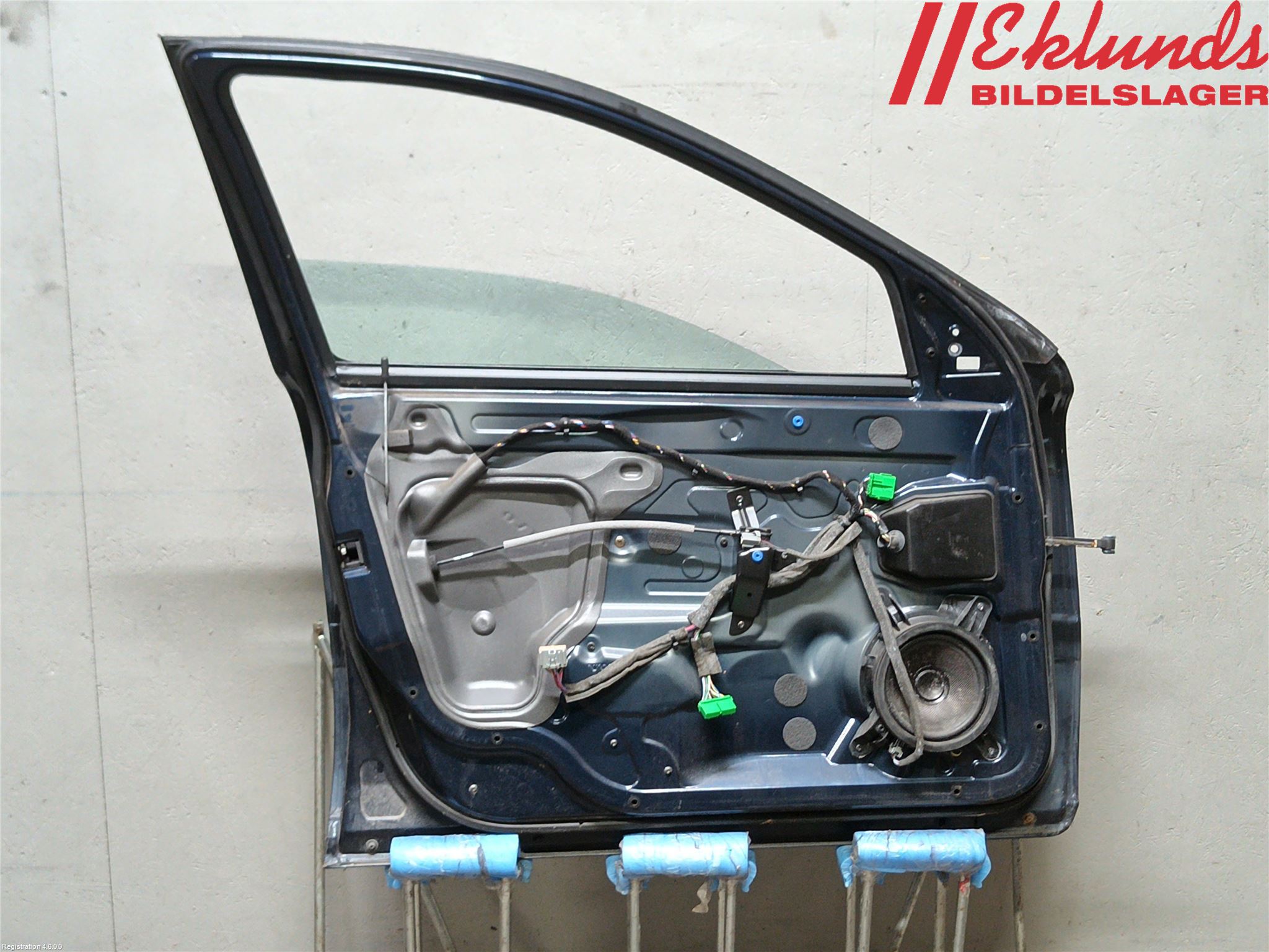 Volvo XC70 01-04 Dörr Fram Vänster