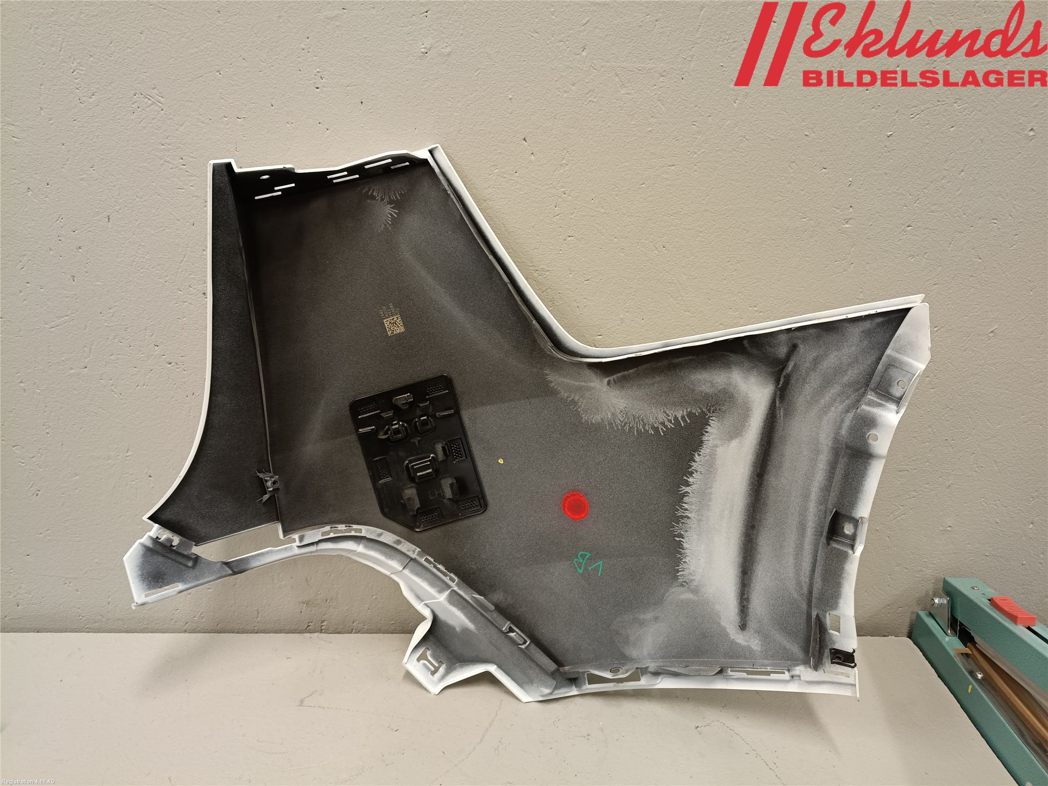 Tesla MODEL Y 21- Stötfångardel Bak Vä