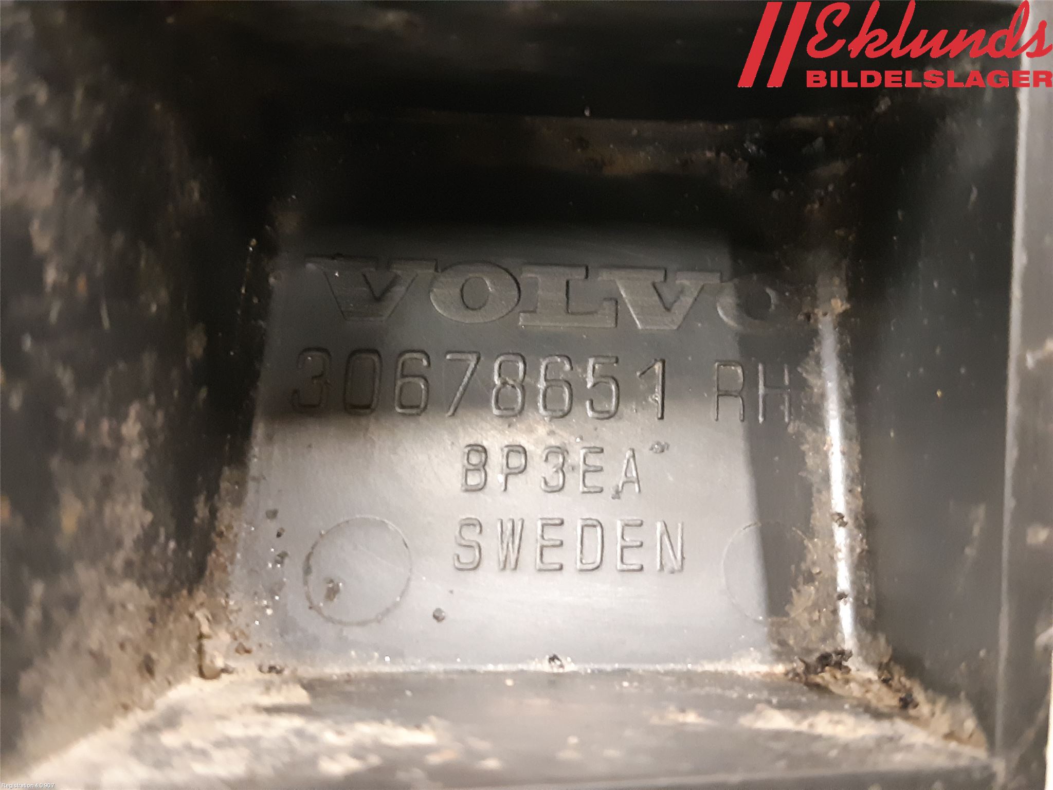 Volvo V70 08-13 Stötfångarfäste Bak Hö