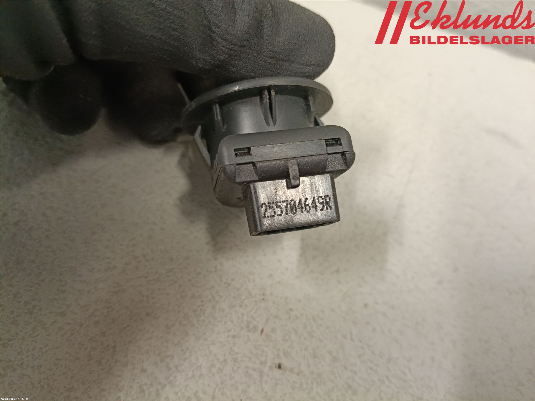 Renault MASTER III  10-14 Strömställare Spegel