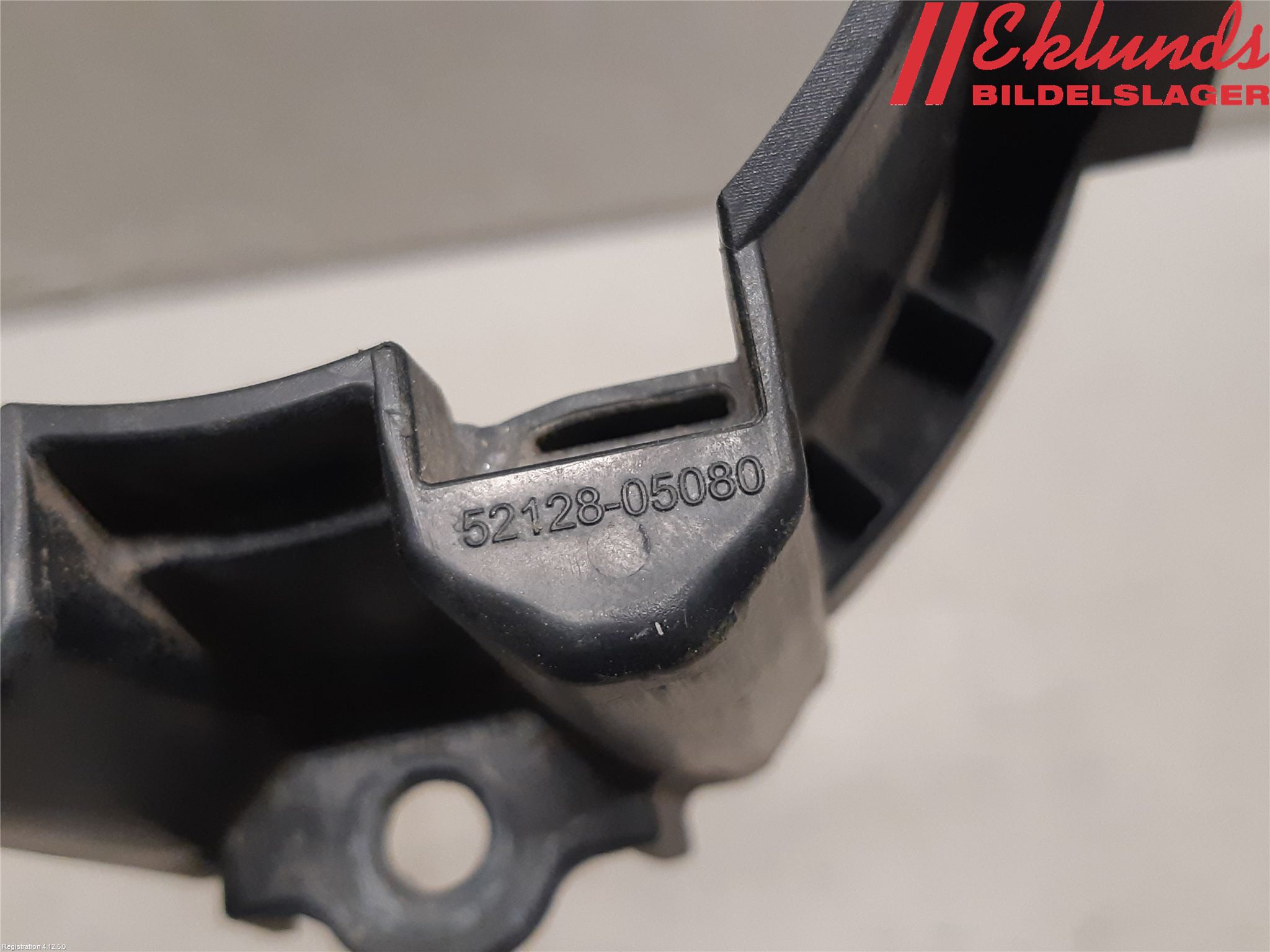 Toyota AVENSIS 09-15 Dimljussarg Fram