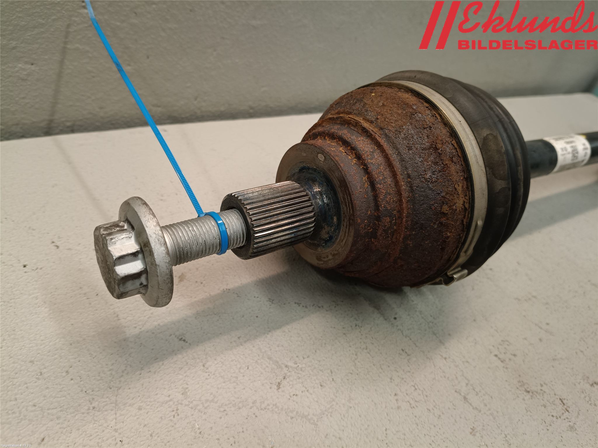 Volkswagen VW T-ROC 18- Drivaxel Fram Höger