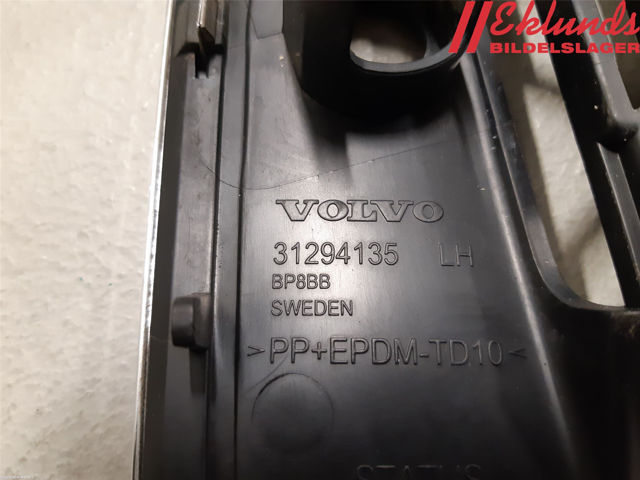 Volvo V60 11-13 Stöt Utfyllnad-List-Grill