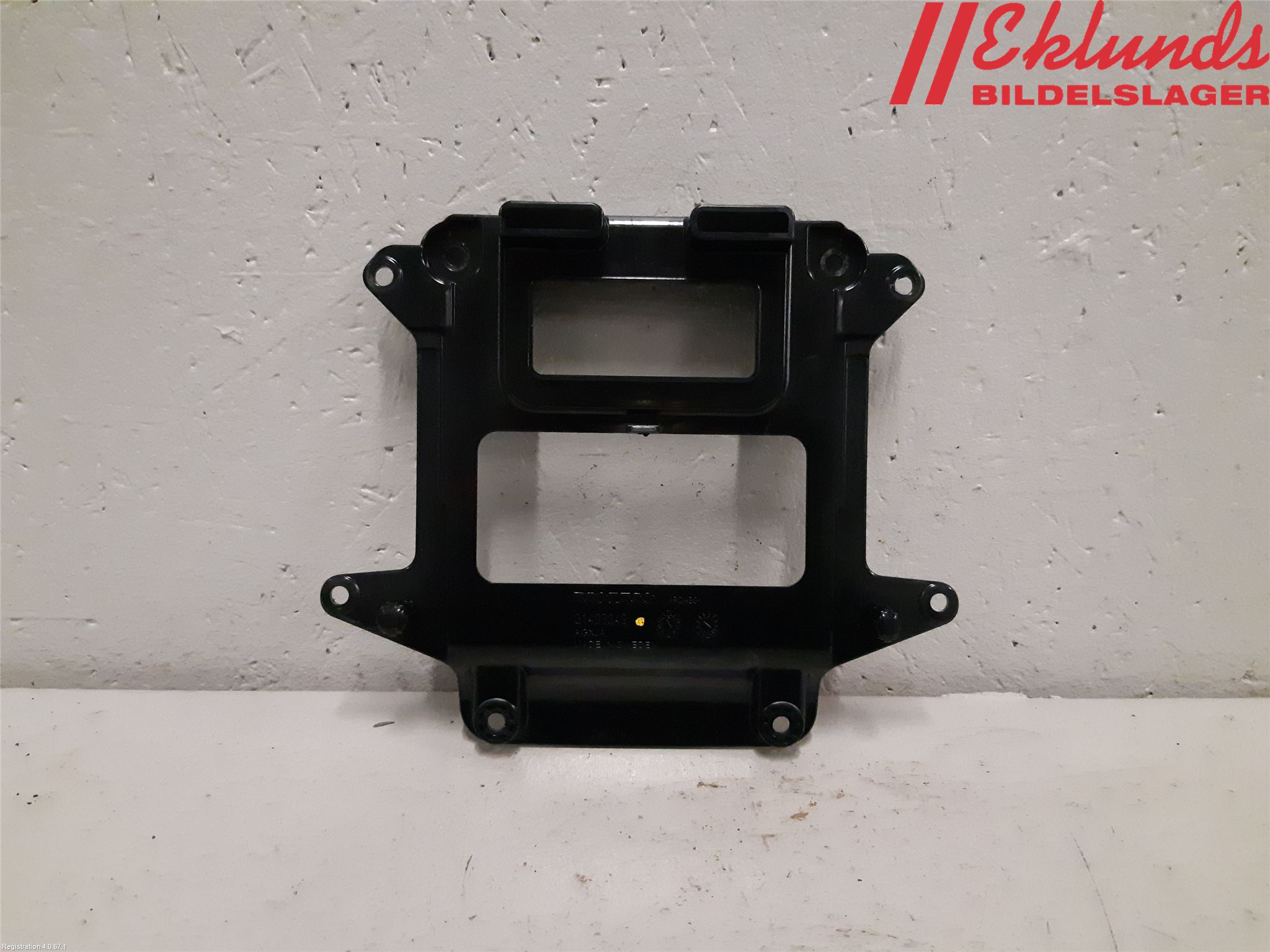 Volvo XC90/RECHARGE 16- Instrumentkonsoll Mitt