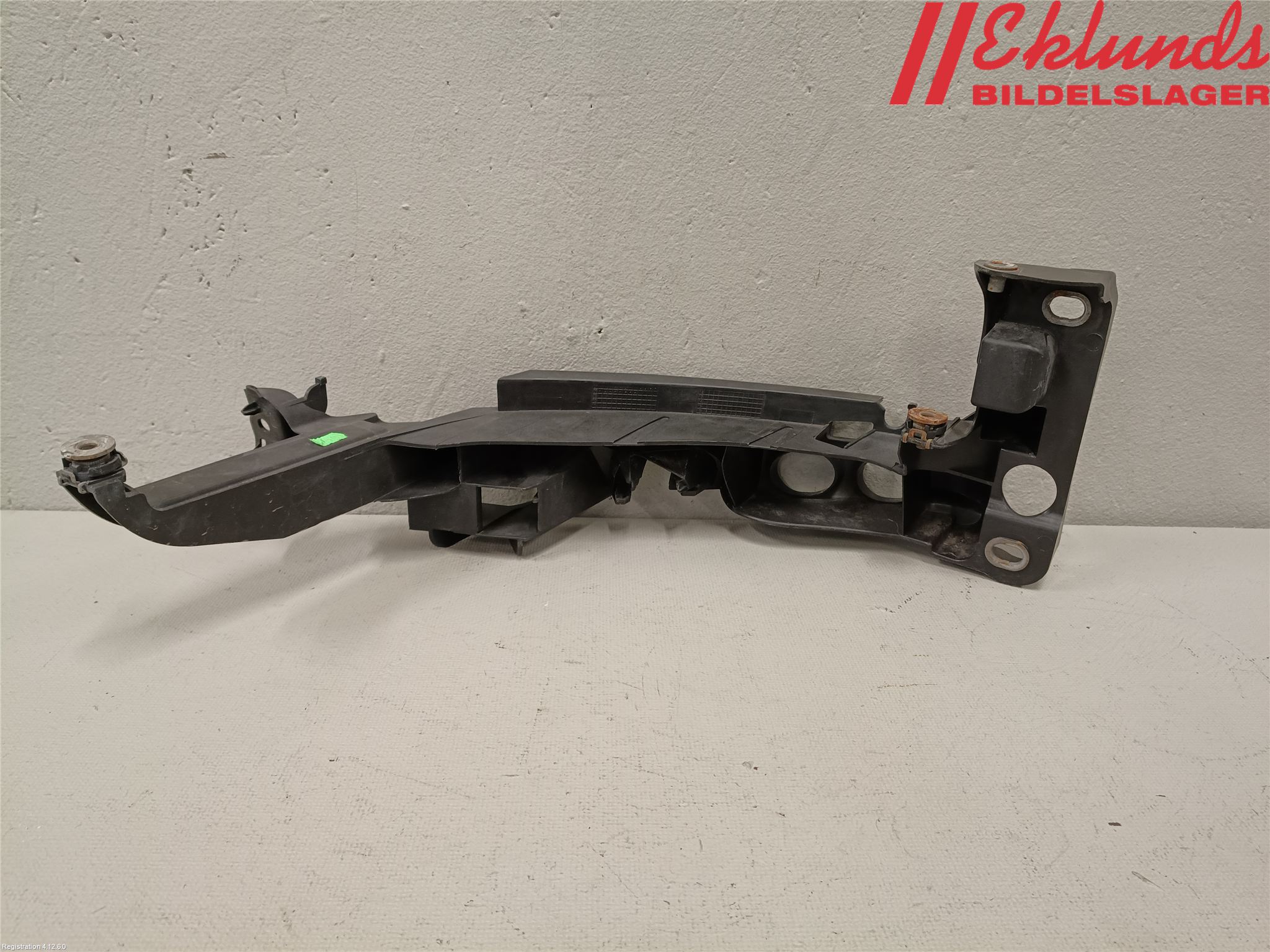 Audi A3/S3 05-13 Strålkastarsarg Vänster