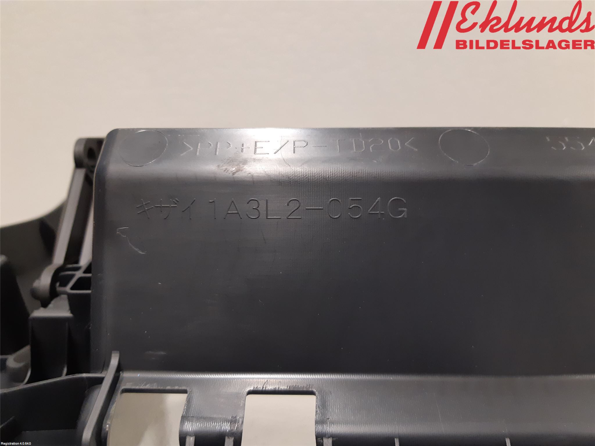 Toyota RAV4 19- Handskfack