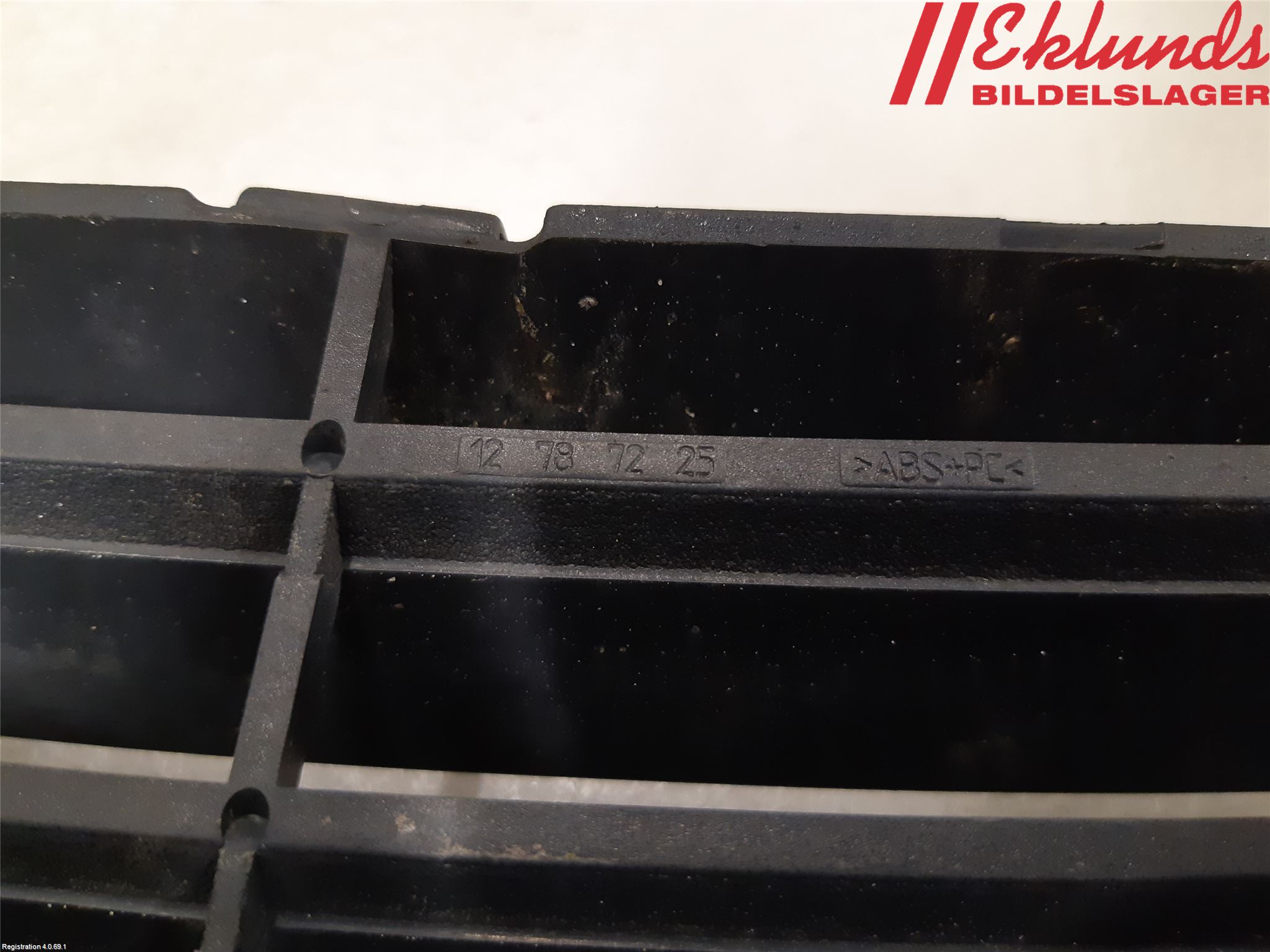 Saab 9-3 VER 2 Grilldel Mitt