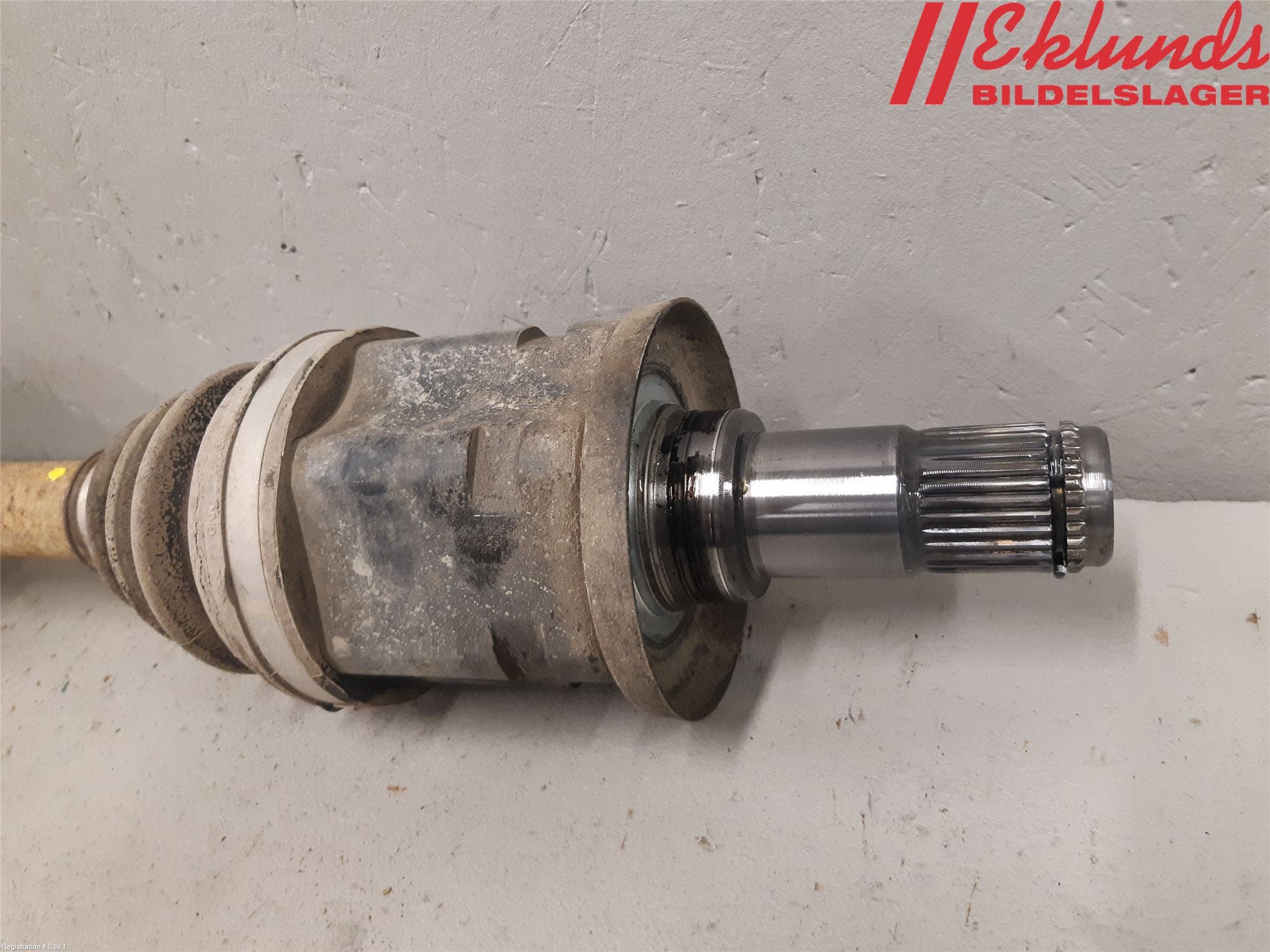 Toyota HILUX 16- Drivaxel Fram Höger