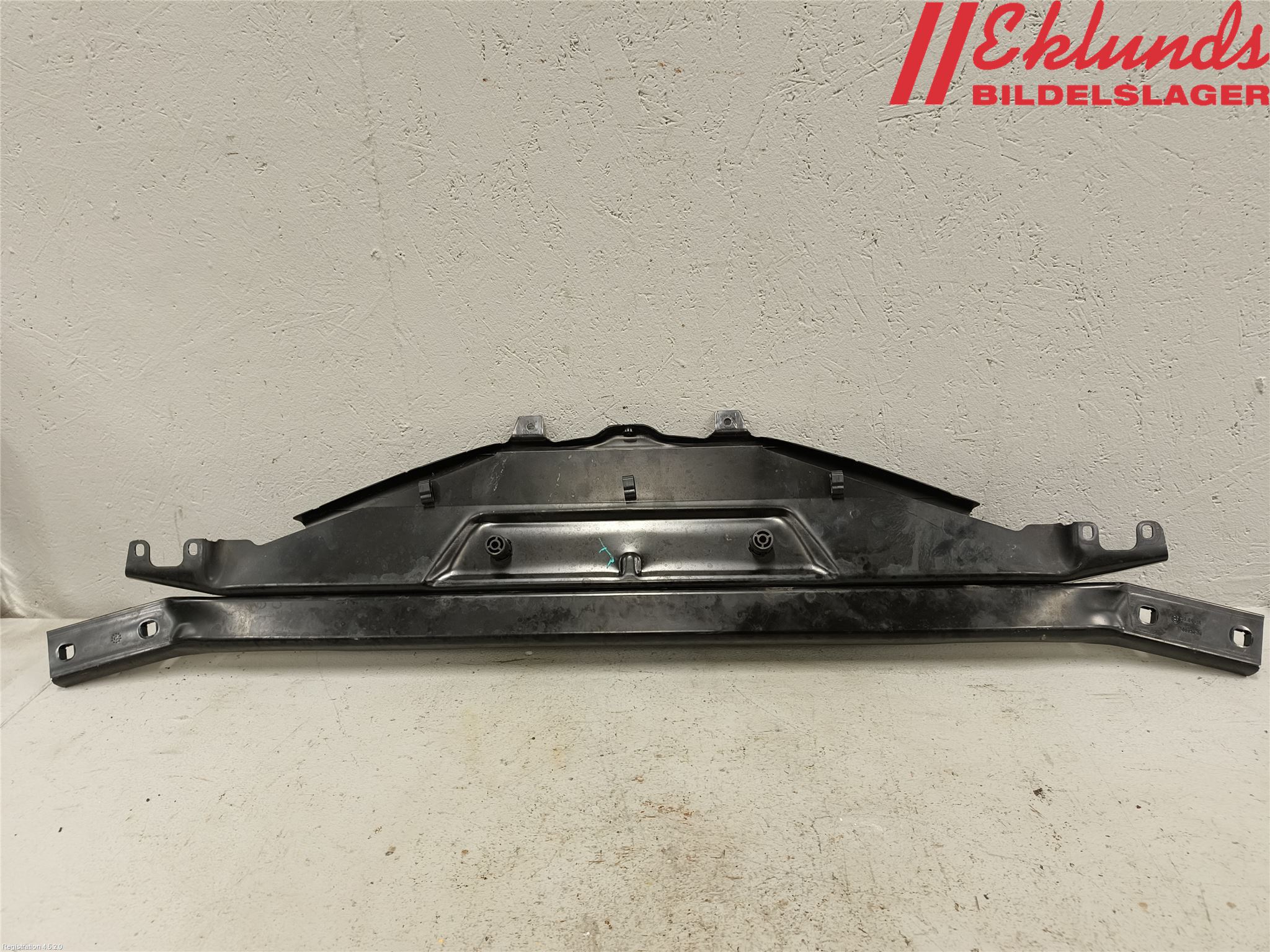 BMW 5 F10/F11/F18 09-17 Frontplåt