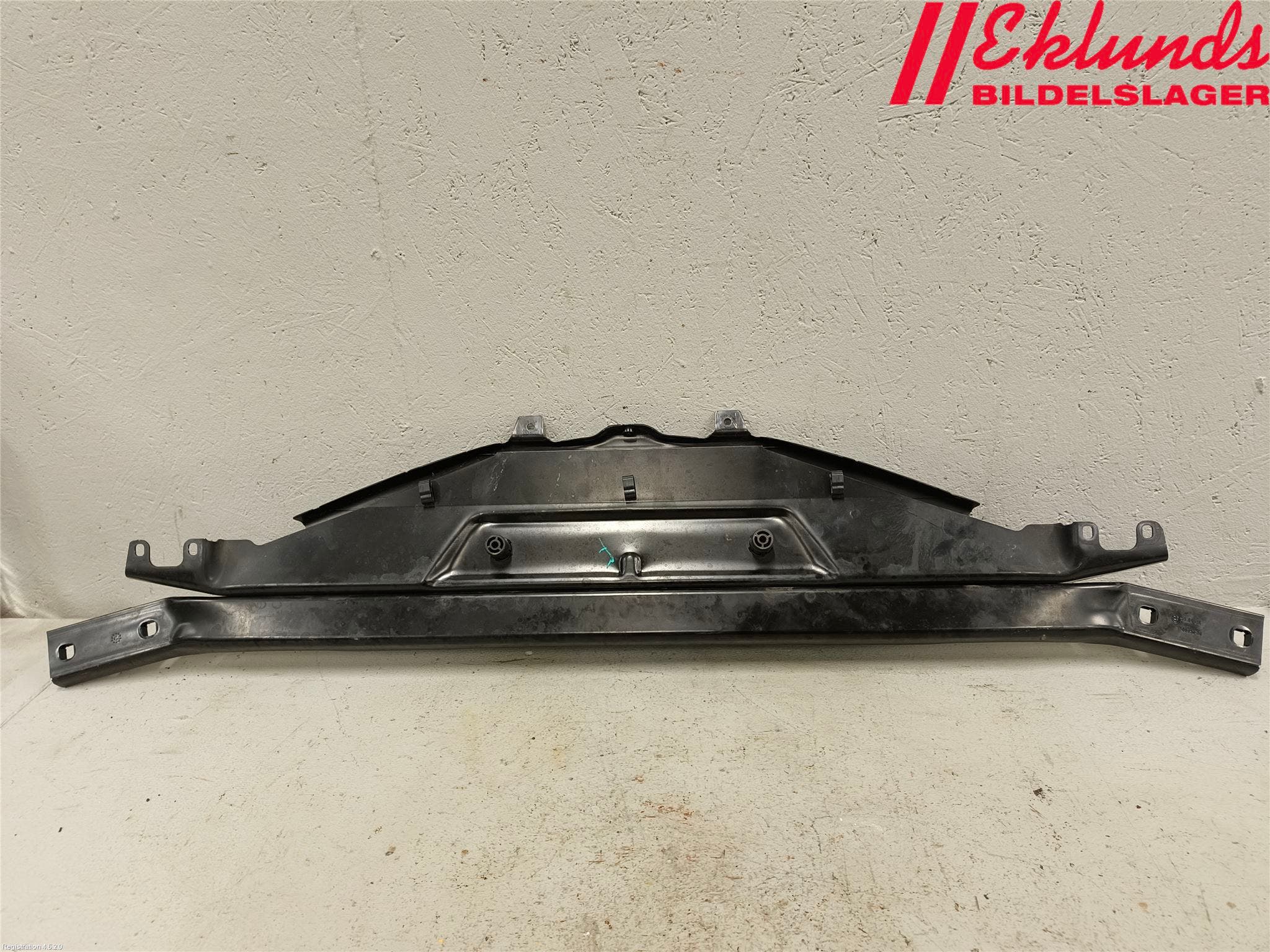 BMW 5 F10/F11/F18 09-17 Frontplåt