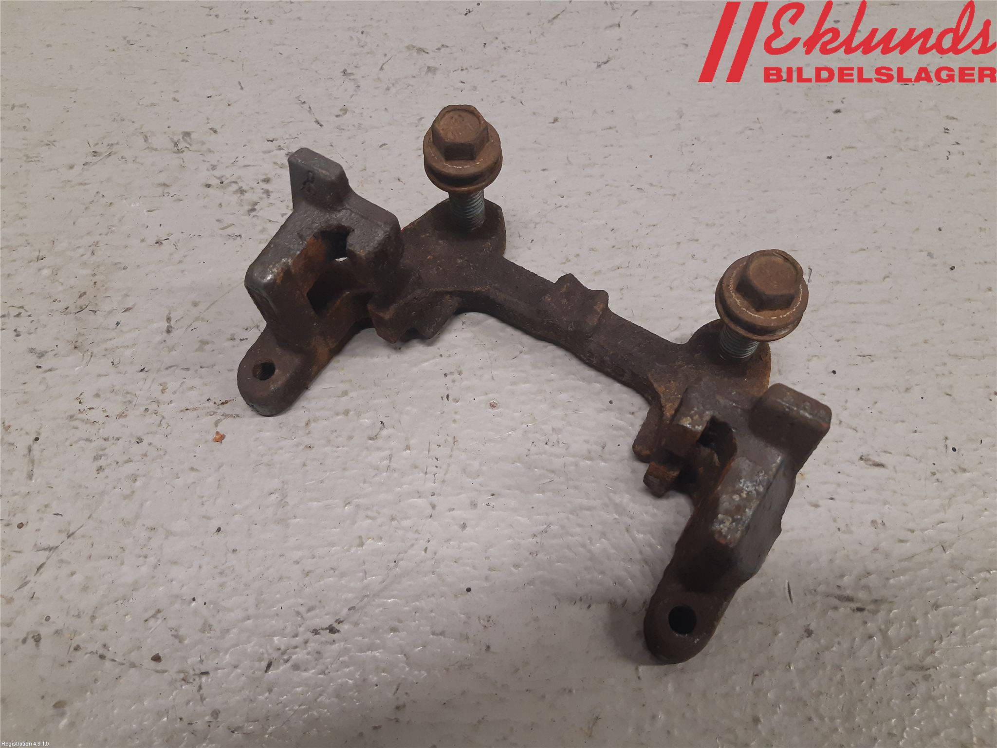 Ford KUGA 17-19 Bromsokshållare