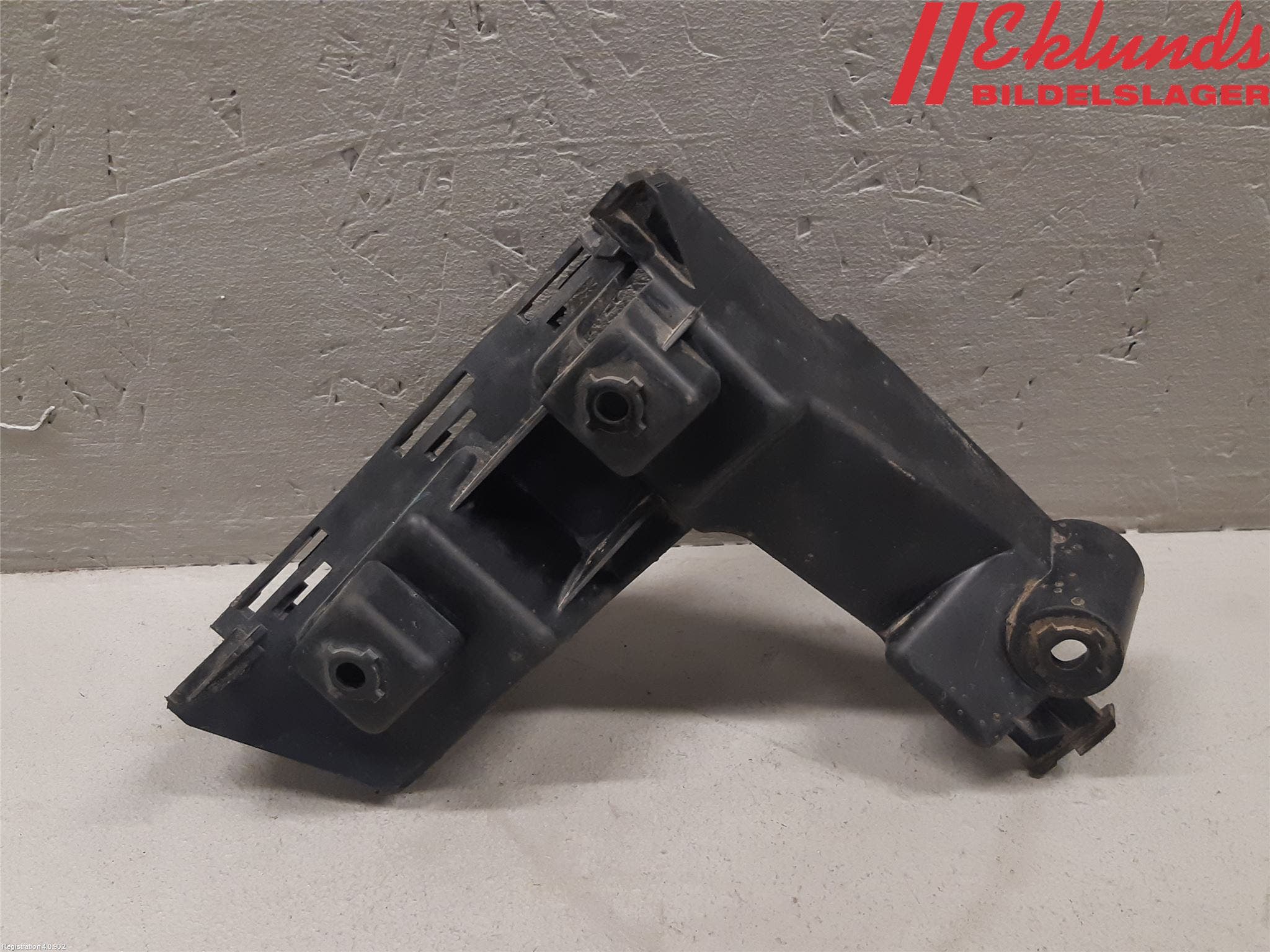 Volvo XC70 08-13 Stötfångarfäste Bak Hö