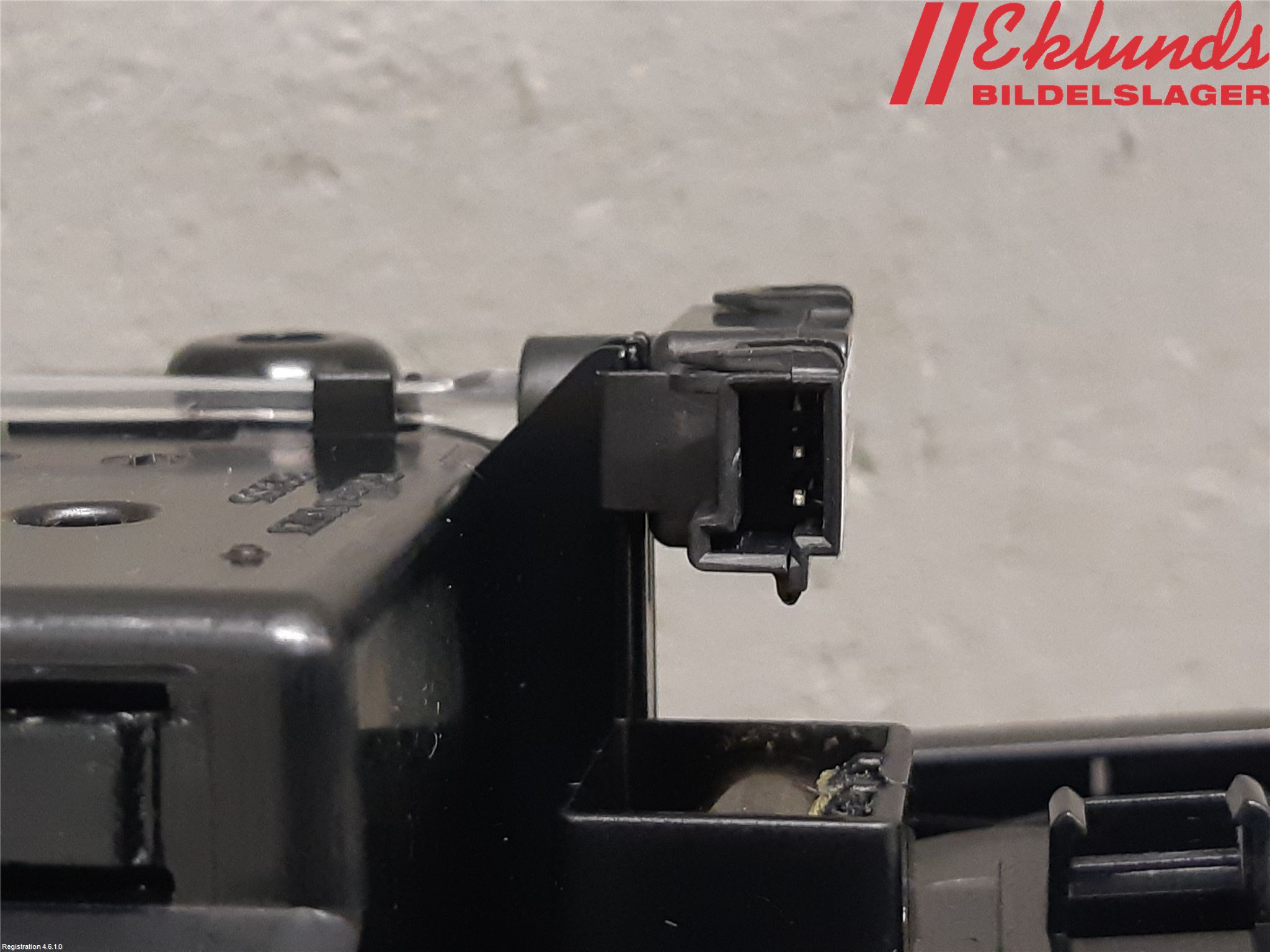 Volvo XC90/RECHARGE 16- Instrumentbräda Förvaringsfack