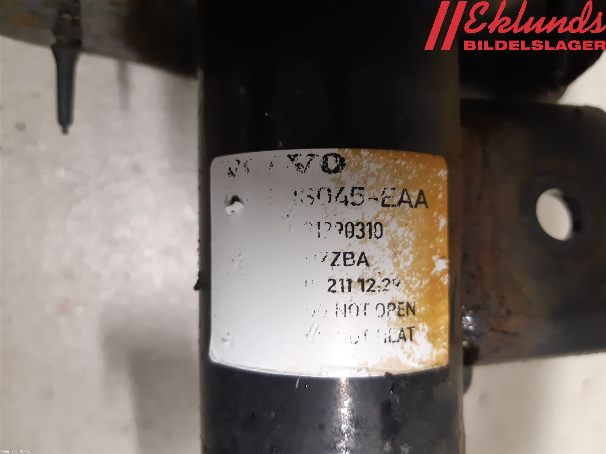 Volvo V70 08-13 Fjäderben Fram Höger