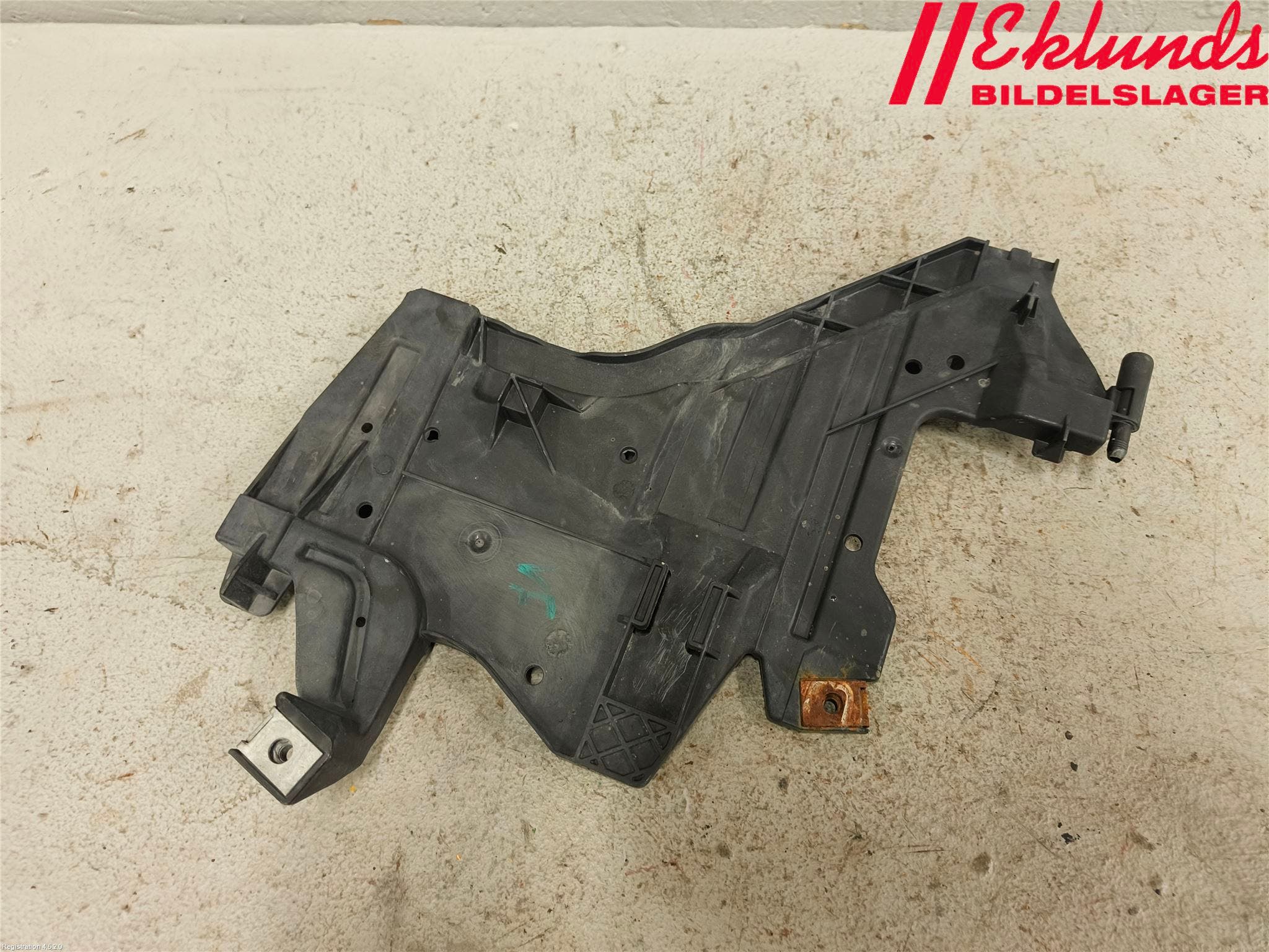 Audi A4/S4 08-11 Strålkast Fästsarg