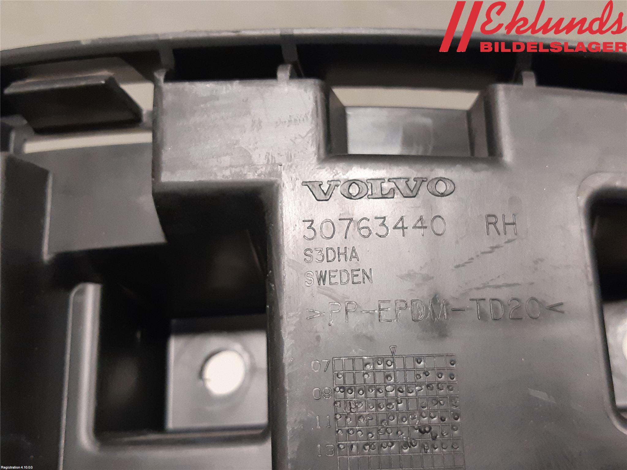 Volvo XC60 14-17 Stötfångarfäste Bak Hö
