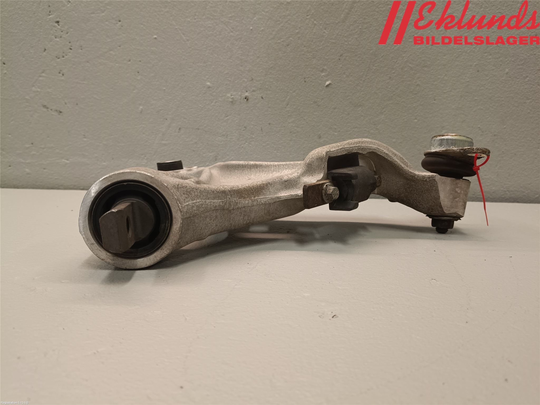 Volvo V70 05-08 Bärarm Fram Undre Vä