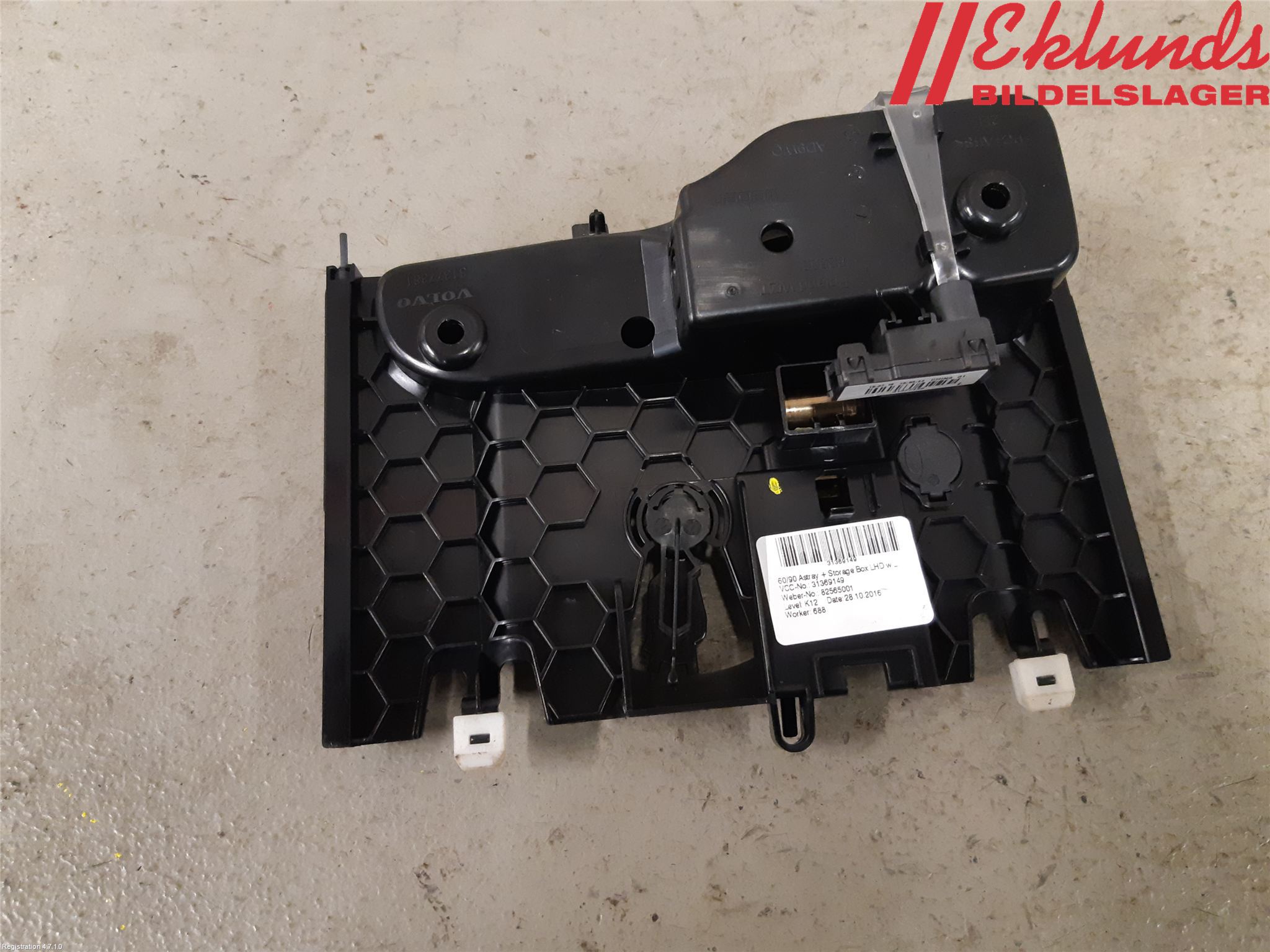 Volvo XC90/RECHARGE 16- Instrumentbräda Förvaringsfack