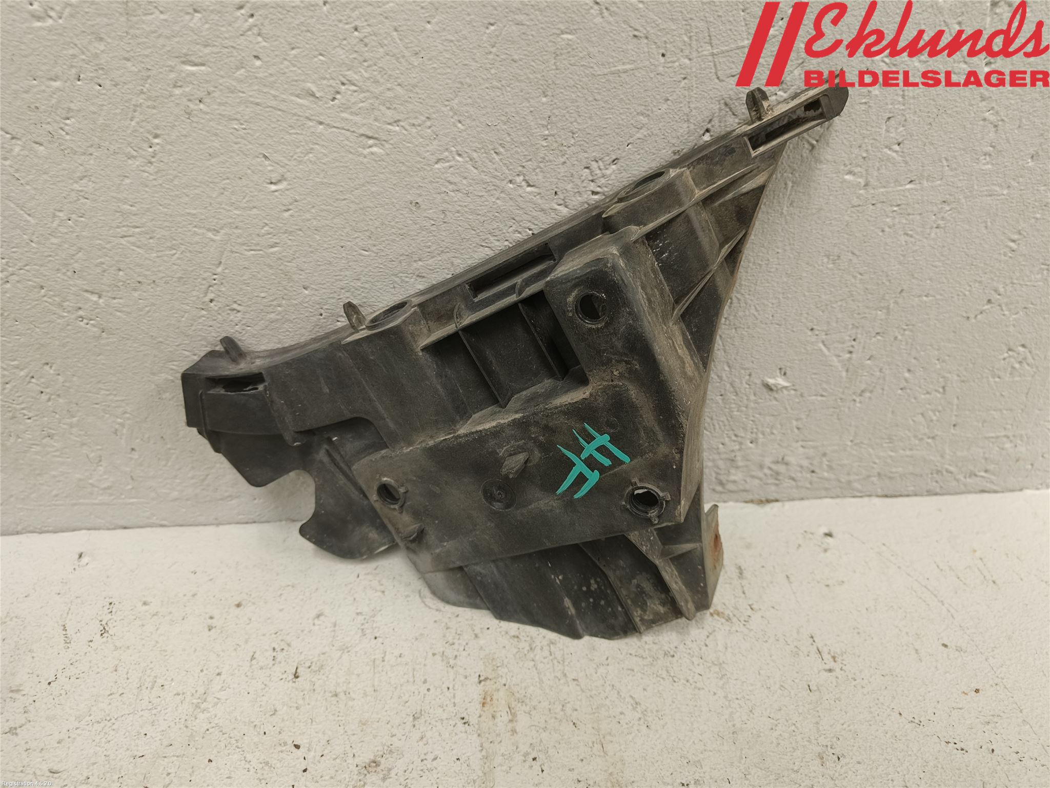 Volvo V70 08-13 Stötfångarfäste Fram Hö