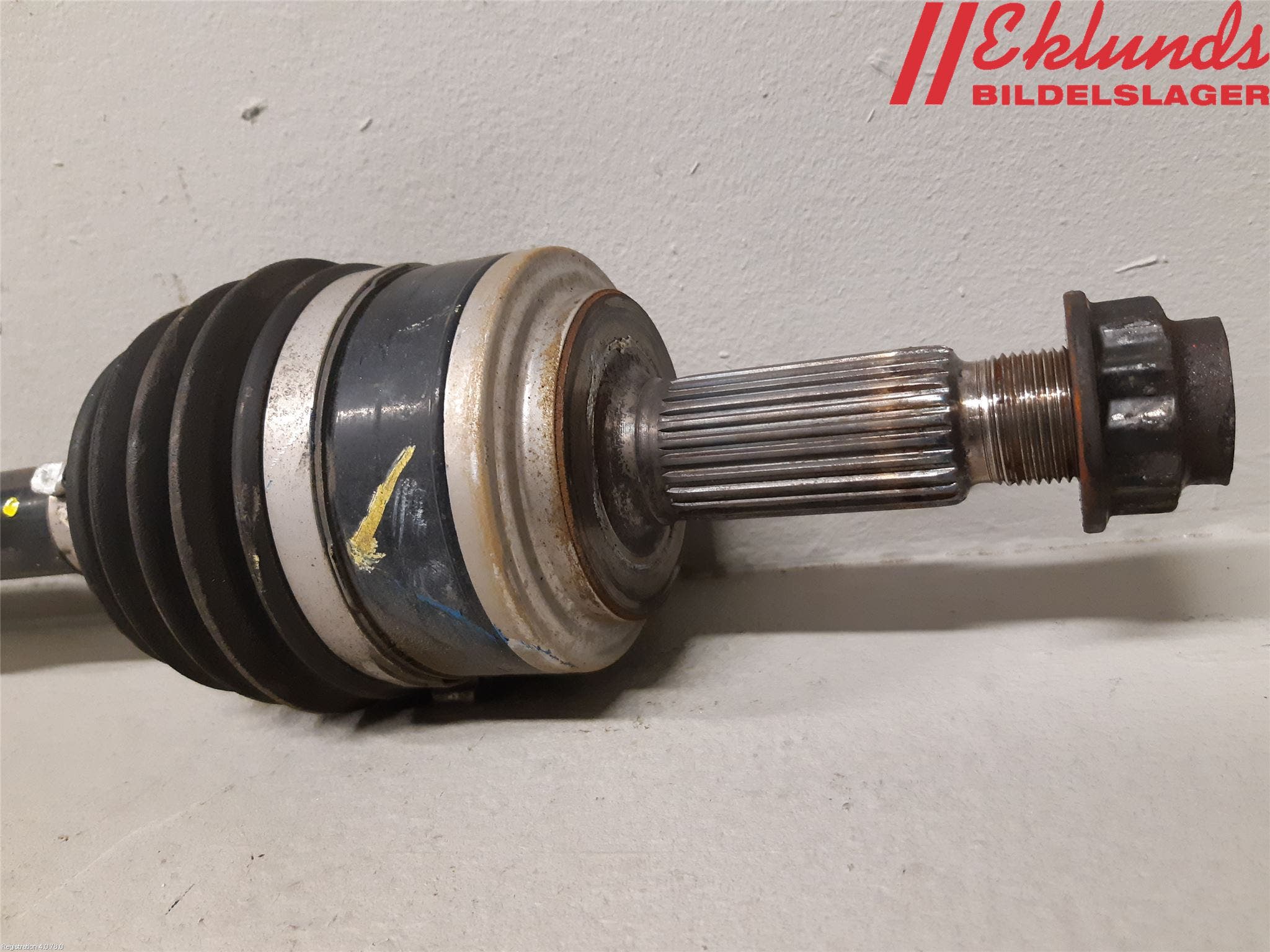 Toyota C-HR 16-23 Drivaxel Fram Höger