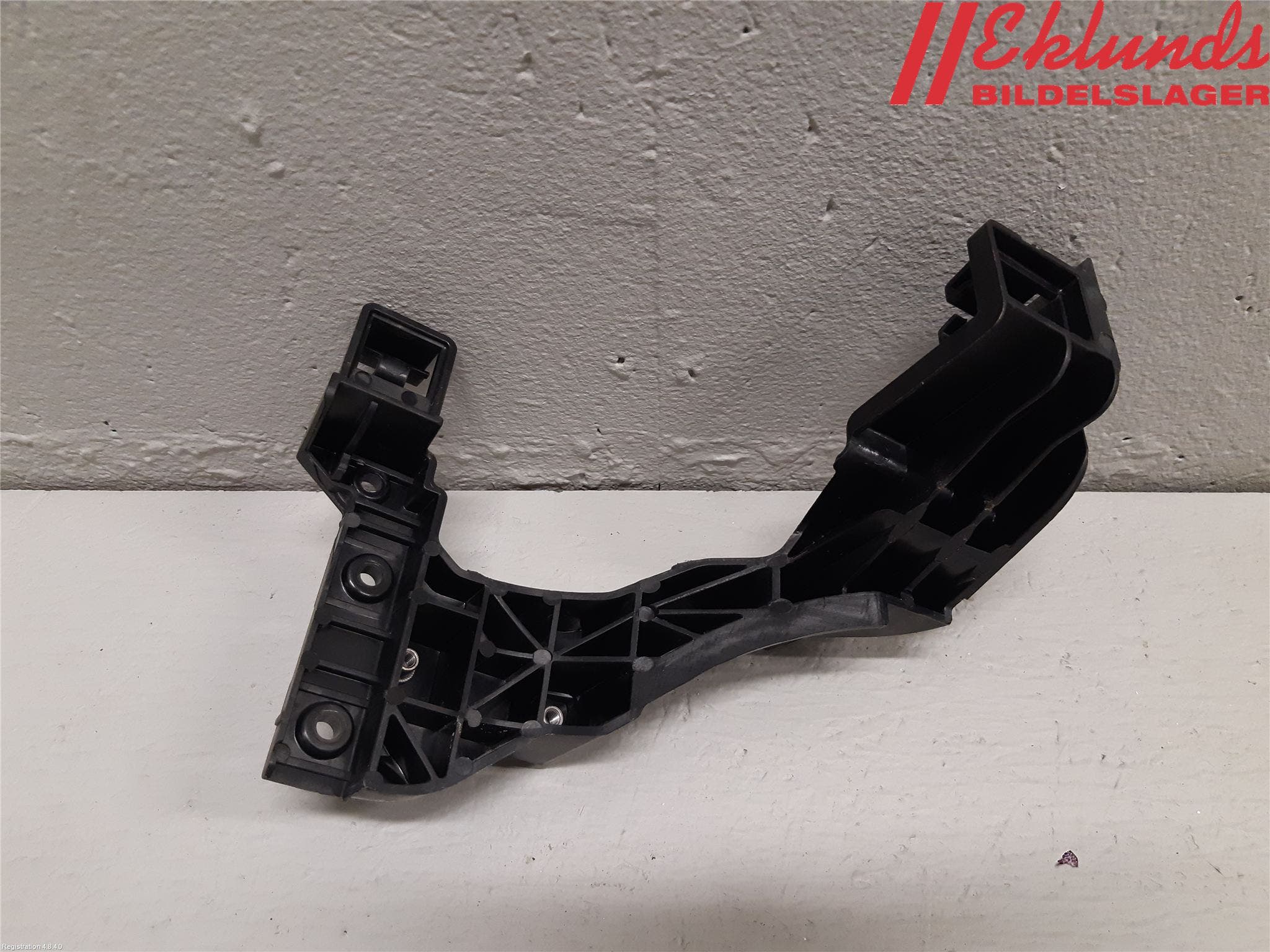 Kia CEED 12-18 Strålkast Fästsarg