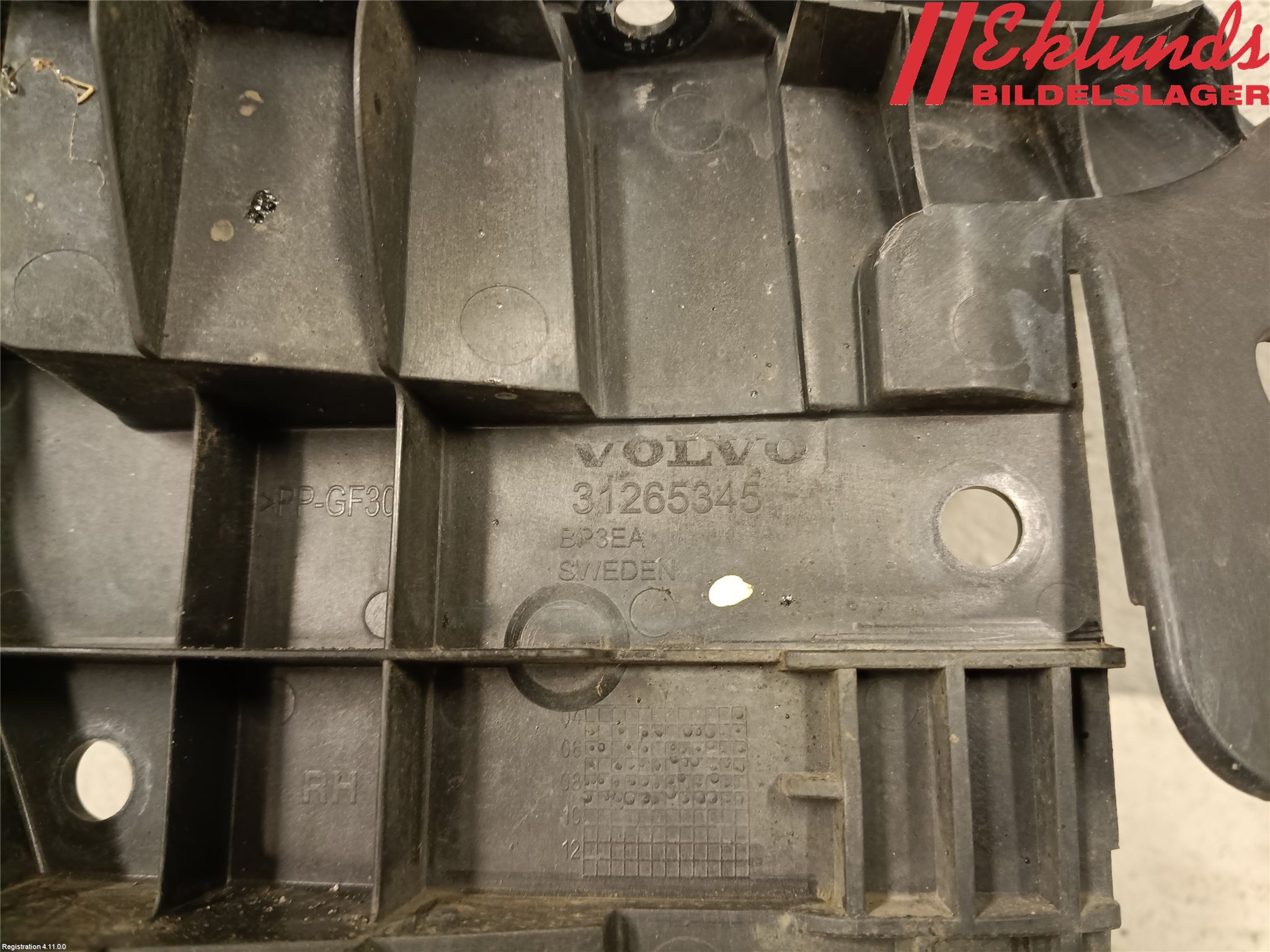 Volvo V70 08-13 Stötfångarfäste Fram Hö