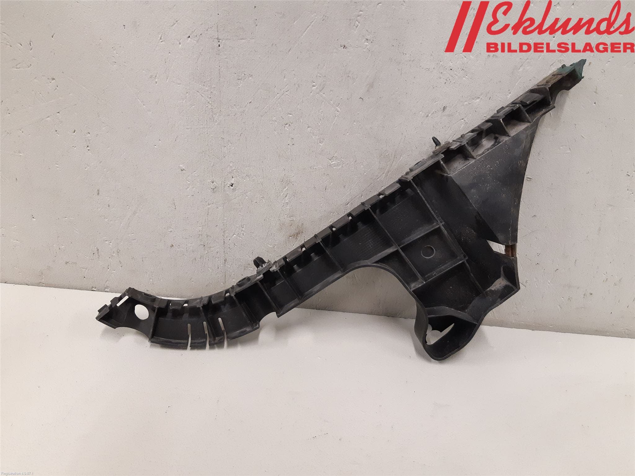 Volvo V70 08-13 Stötfångarfäste Bak Hö