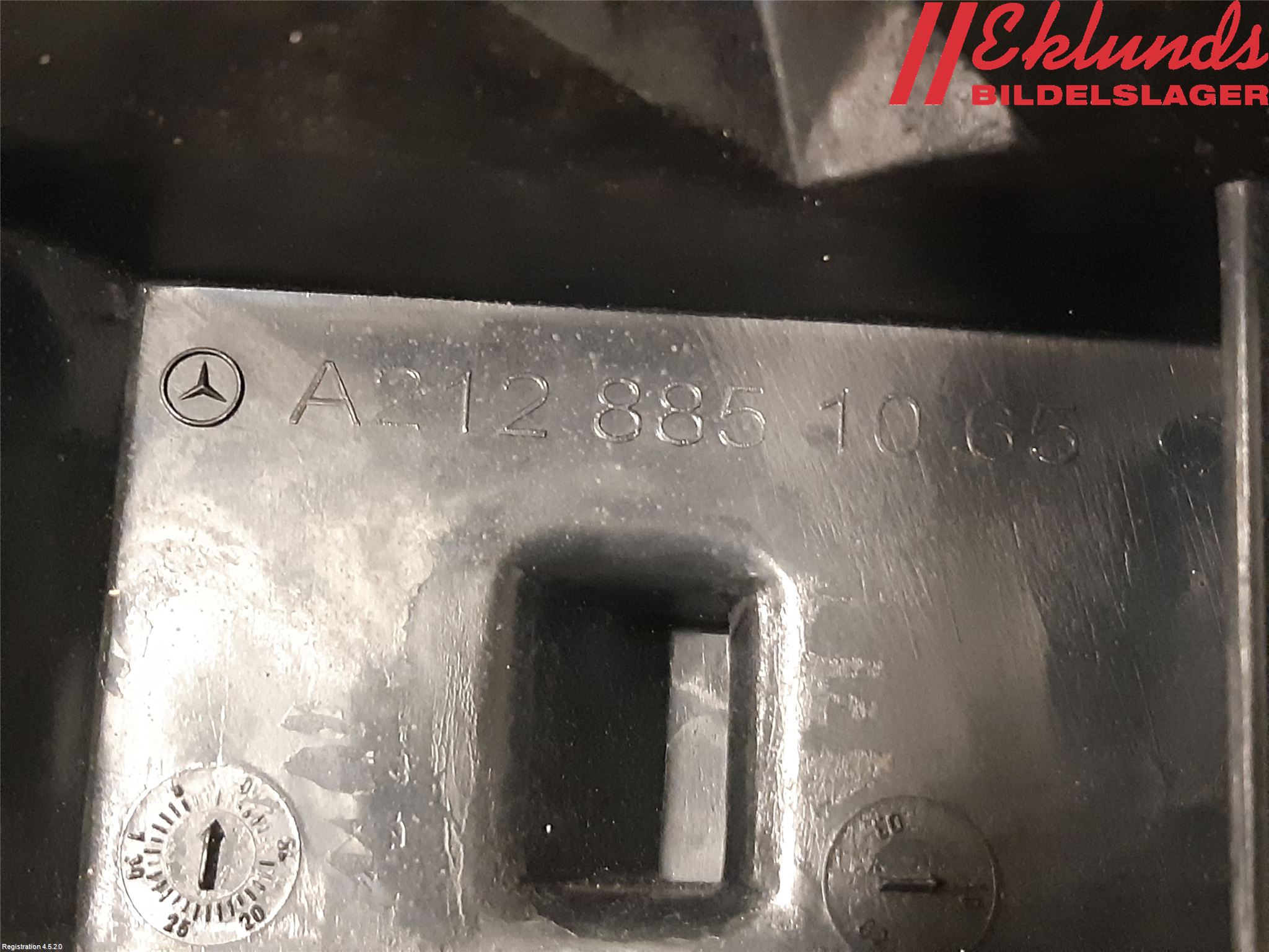 Mercedes-Benz MB E-KLASS (W212) 09-16 Stötfångarfäste Bak Hö