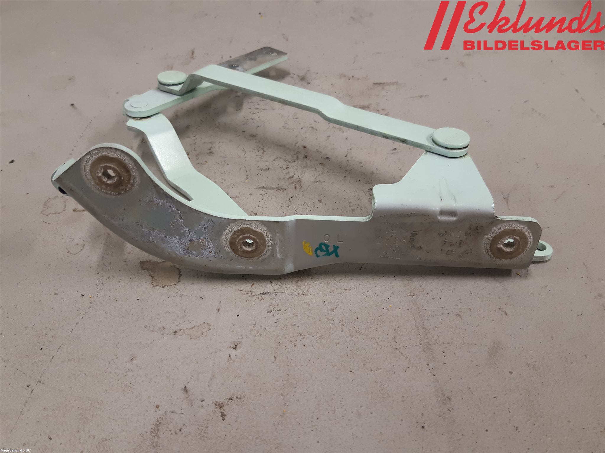 Fiat 500e 20- Bakluckegångjärn Vä