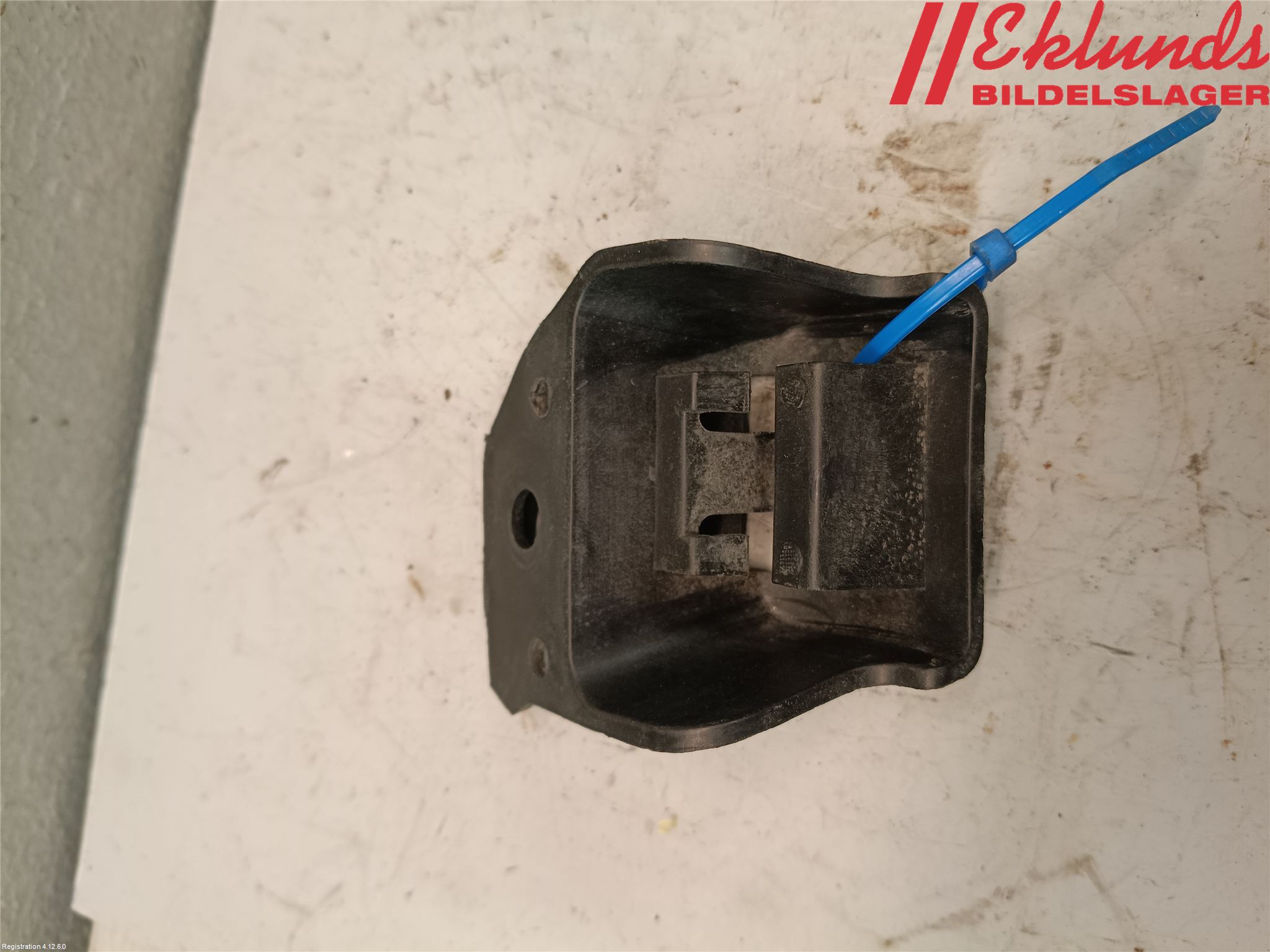 Kia RIO 12-16 Strålkast Fästsarg