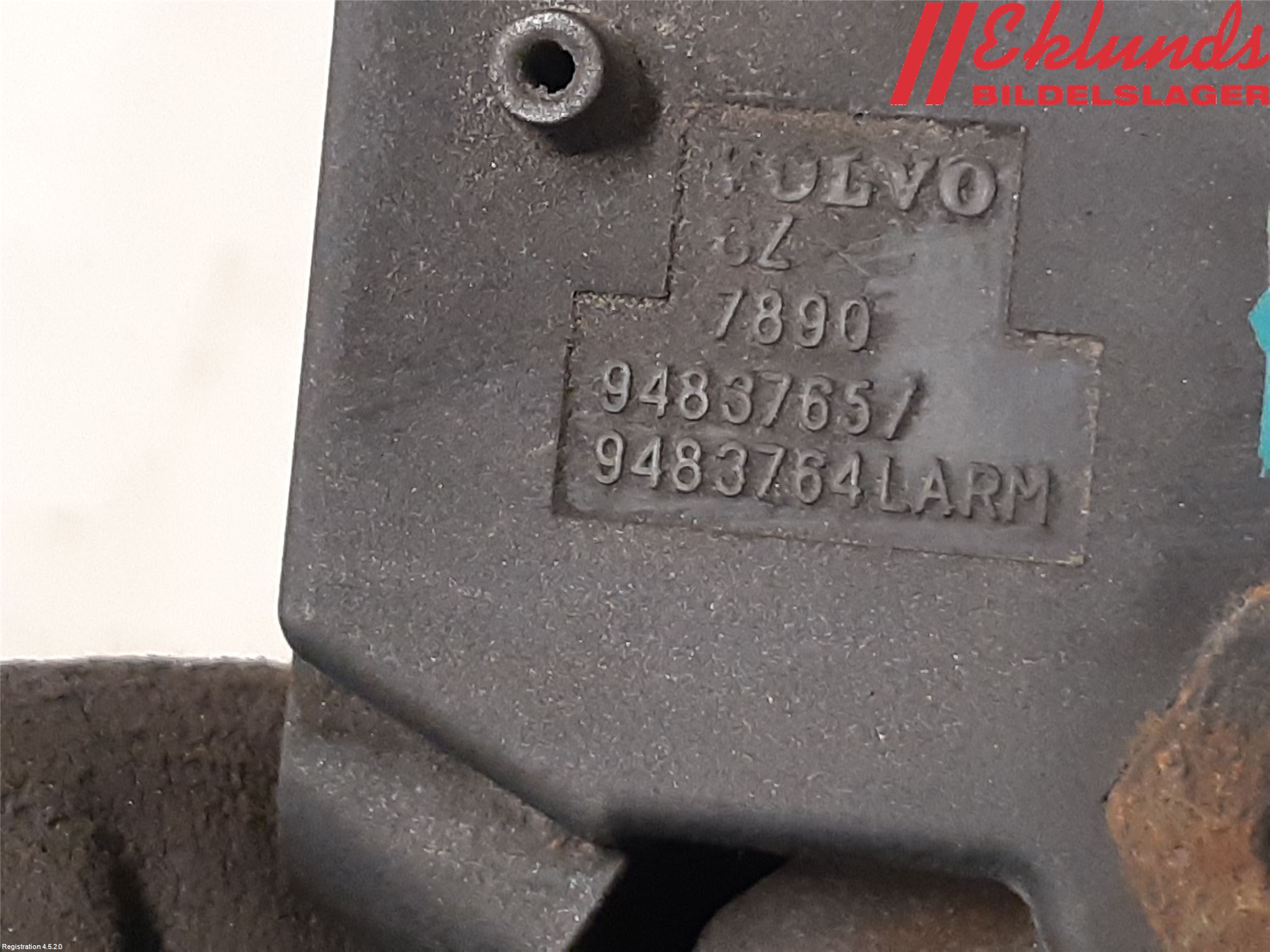 Volvo V70 00-04 Huvlås