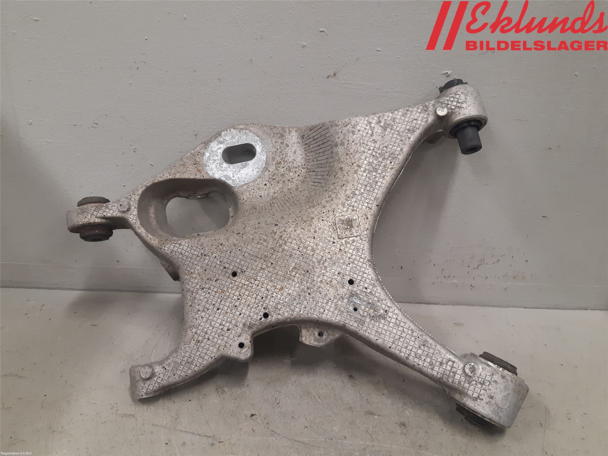 Volvo V90 17->> Bärarm Bak Höger