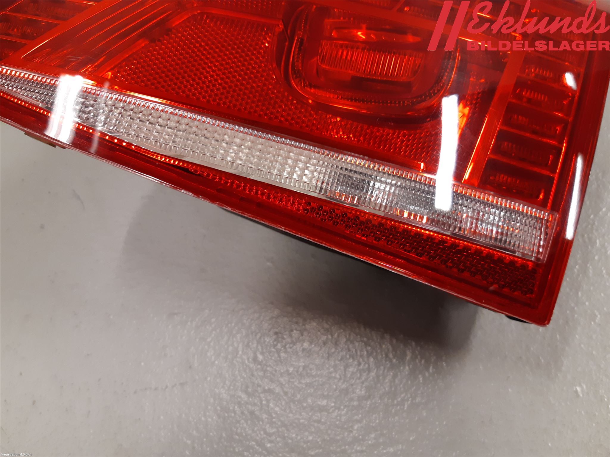 Volkswagen VW PASSAT 11-14 Bakljus Lucka Hö