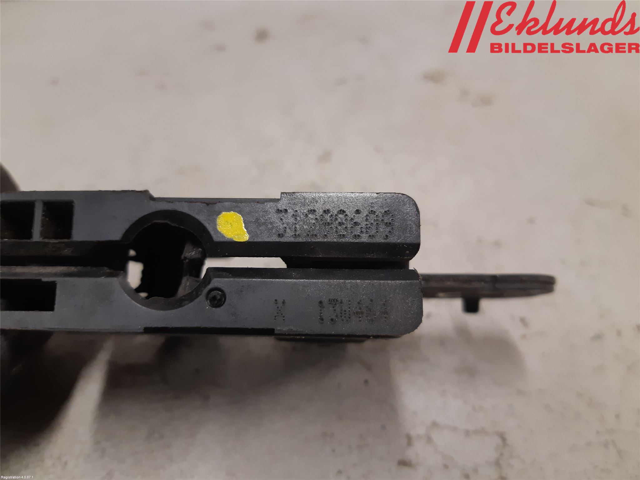 Volvo XC70 14-16 Huvlås