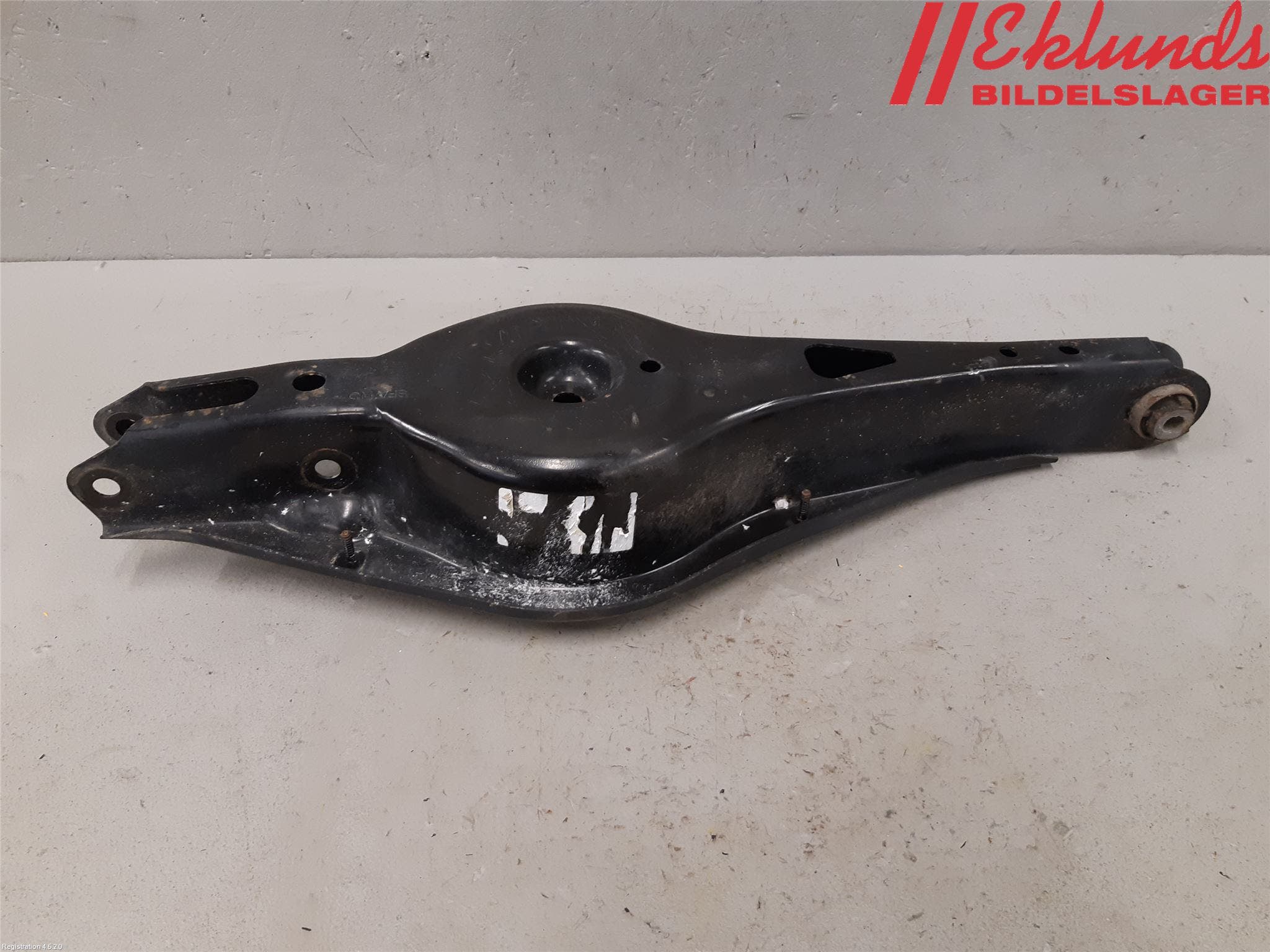 Volvo XC40/RECHARGE 18- Bärarm Bak Höger