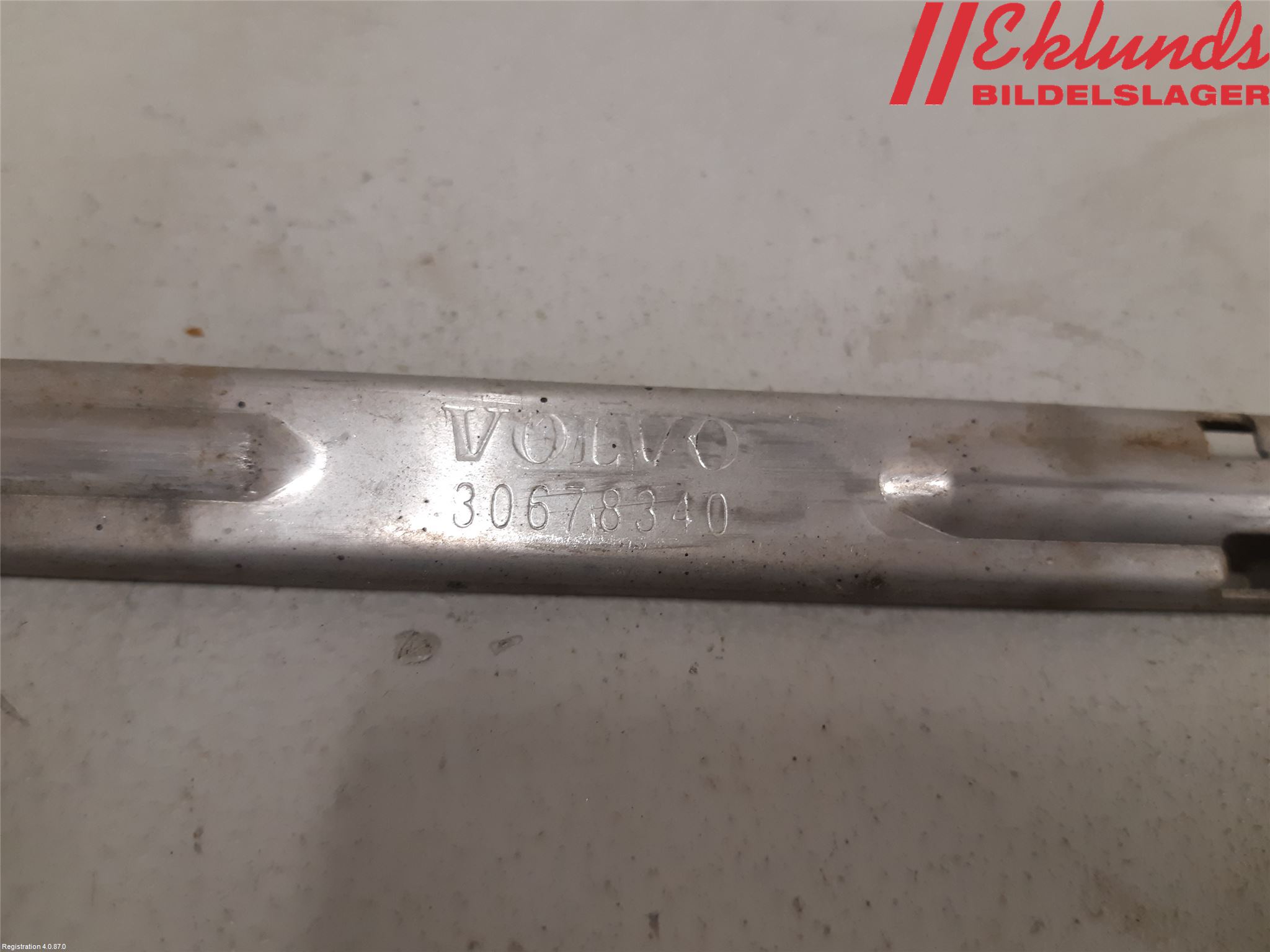 Volvo V70 08-13 Strålkast Fästsarg