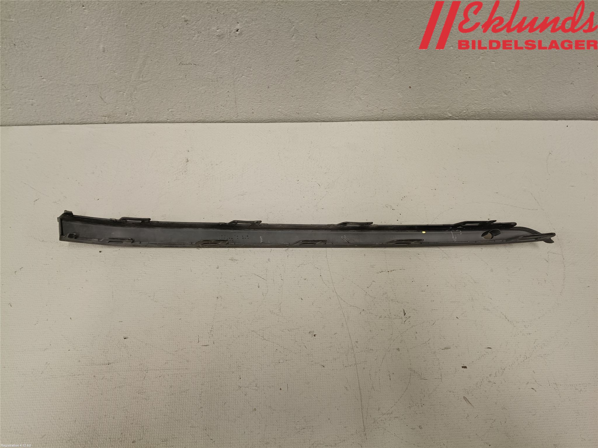 Volkswagen VW TOURAN 16- Stötfångarlist Fram