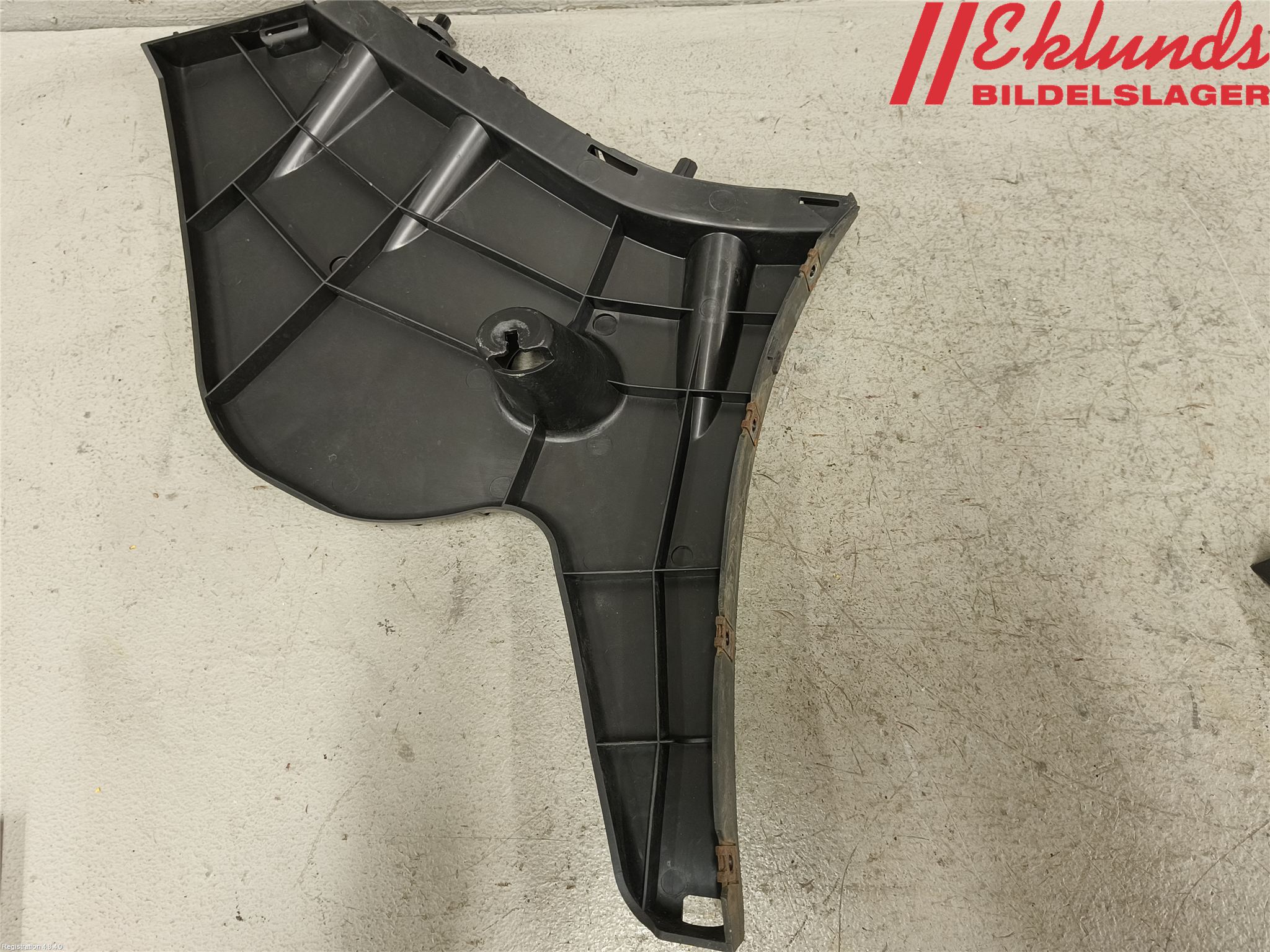 Volvo V60 14-18 Stötfångarfäste Bak Vä