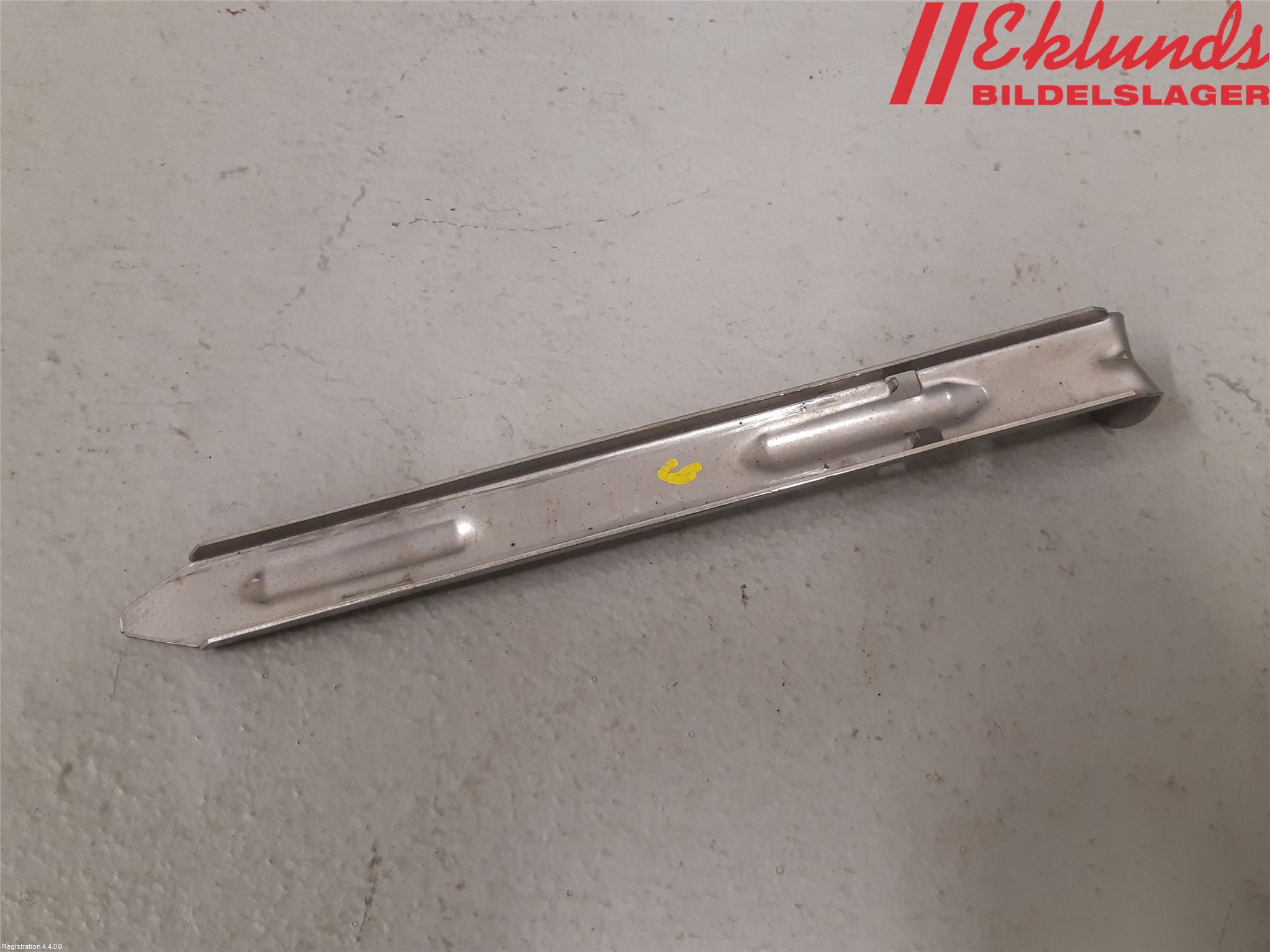 Volvo V70 08-13 Strålkast Fästsarg