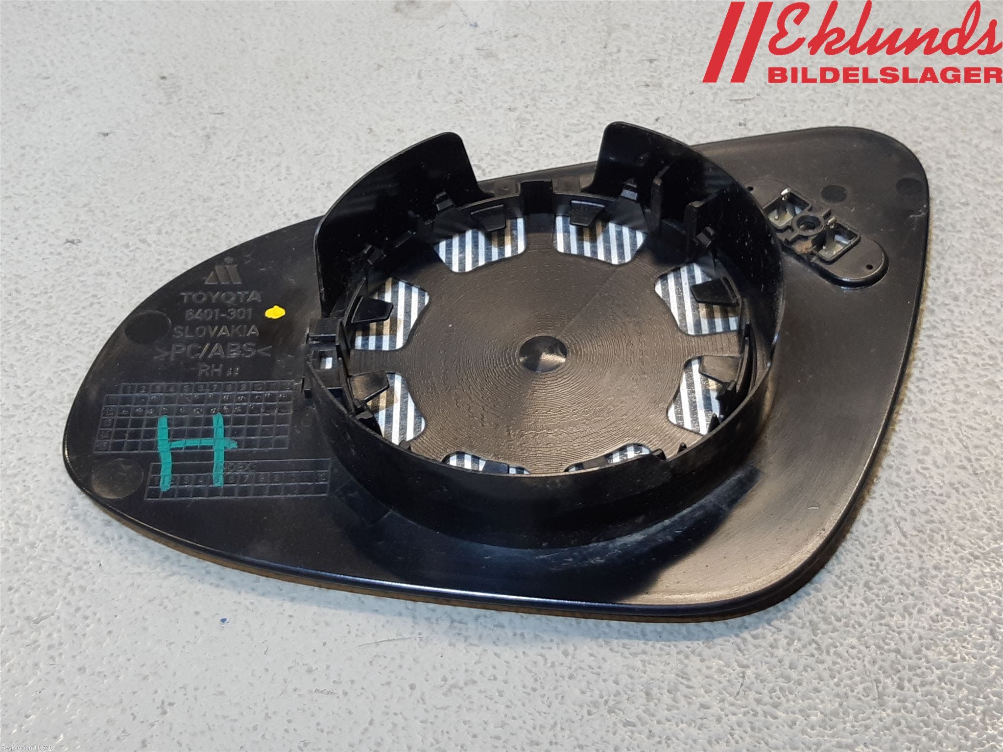 Toyota YARIS XP130 12-14 Spegelglas Hö