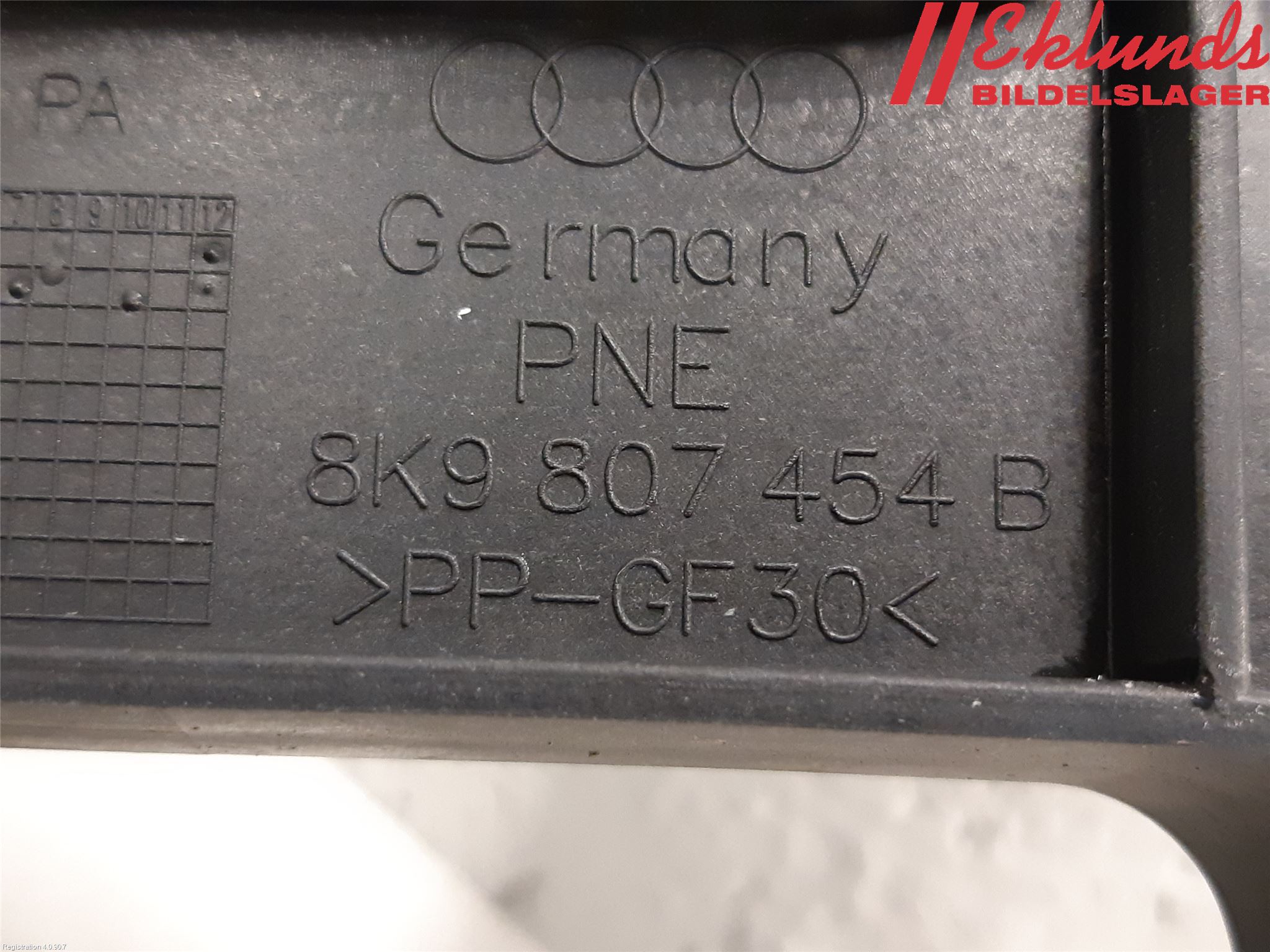 Audi A4 12-15 Stötfångarfäste Bak Hö