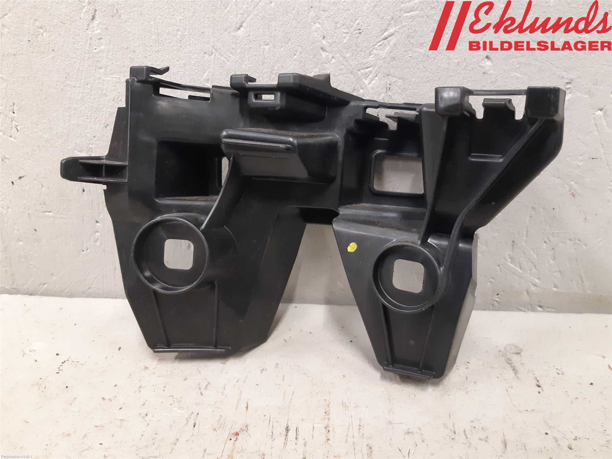 Volkswagen VW PASSAT 15-19 Stötfångarfäste Bak Hö
