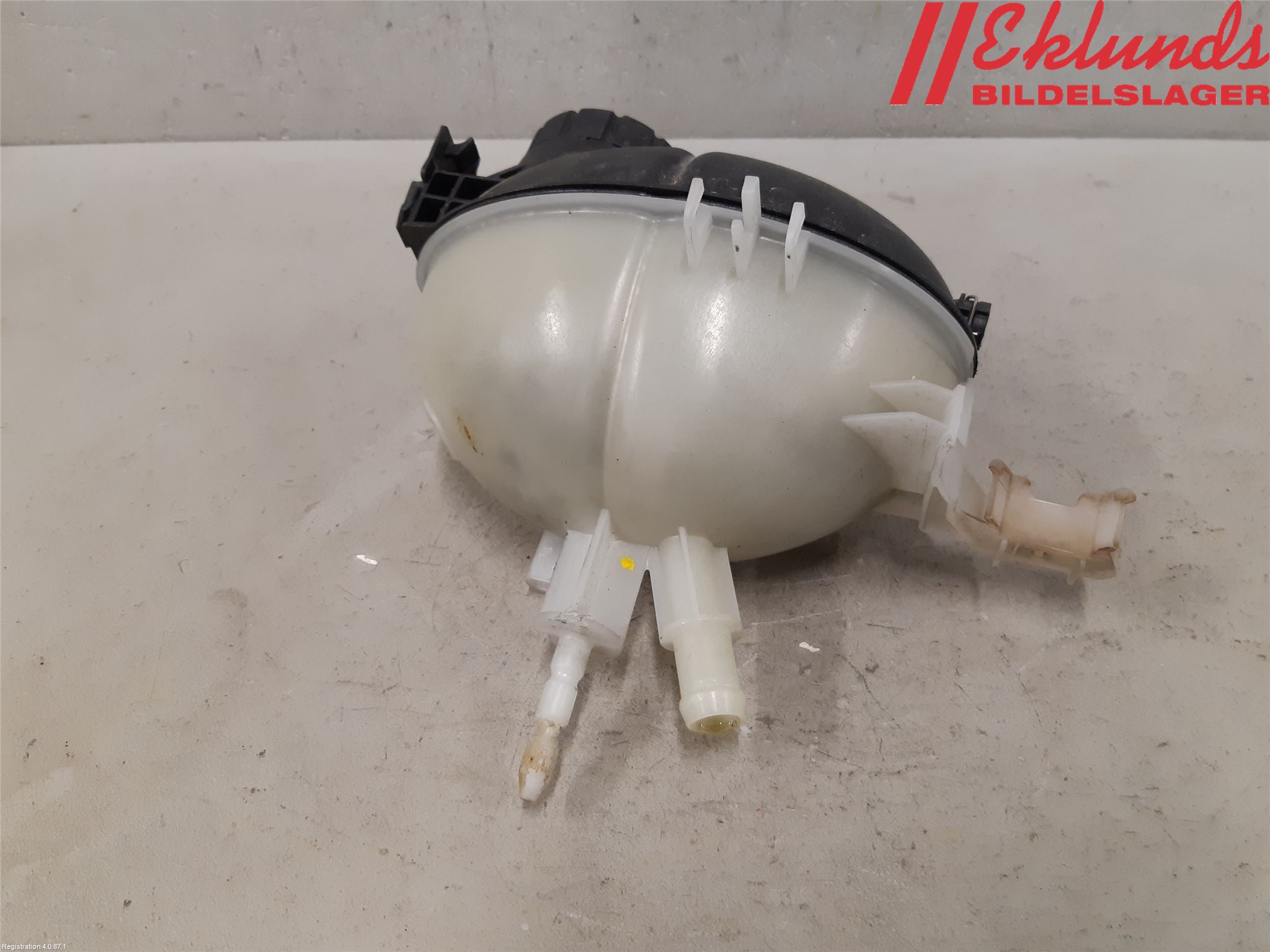 Mercedes-Benz MB E-KLASS (W212) 09-16 Expansionstank
